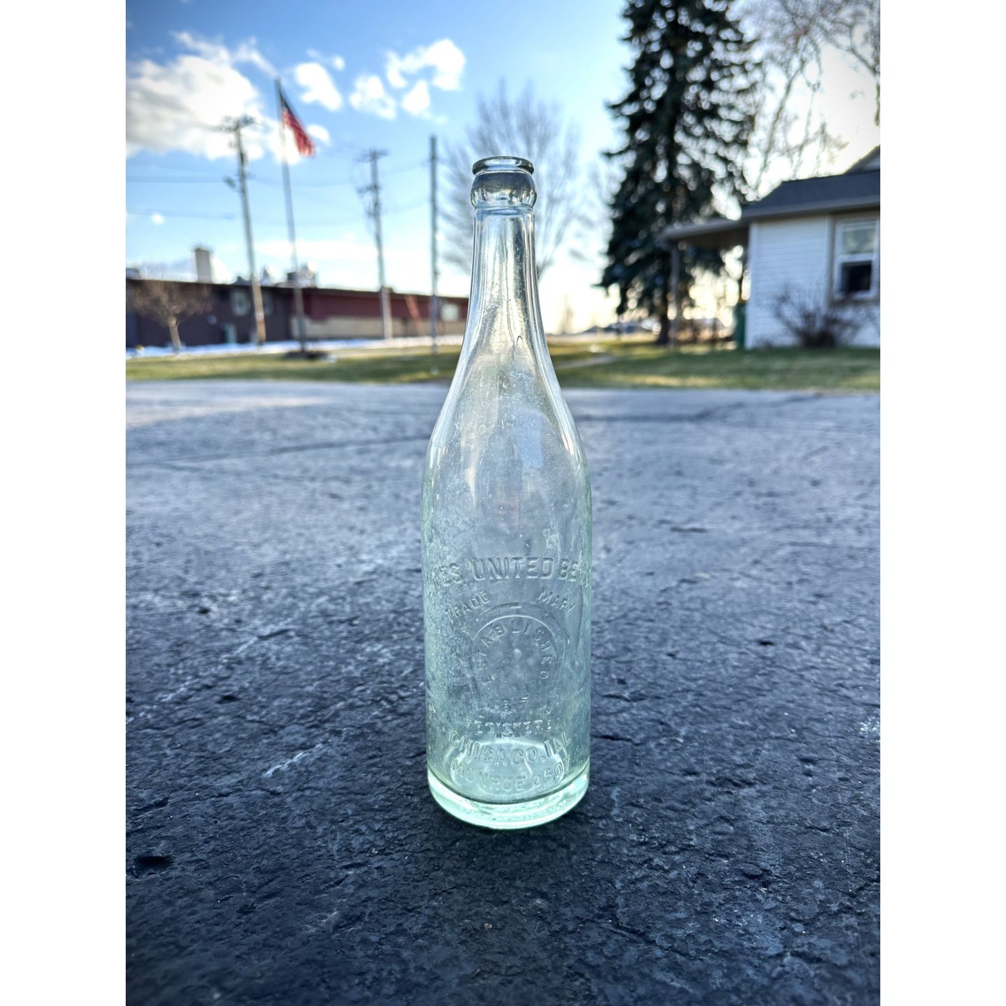 HAYES UNITED BEVERAGE CO. CHICAGO QUART EMBOSSED CROWN TOP BOTTLE HORSESHOE