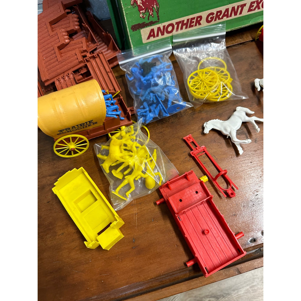 VINTAGE 1960S GRANT PLASTIC WESTERN FRONTIER BATTLE PLAYSET COWBOY HORSE FORT