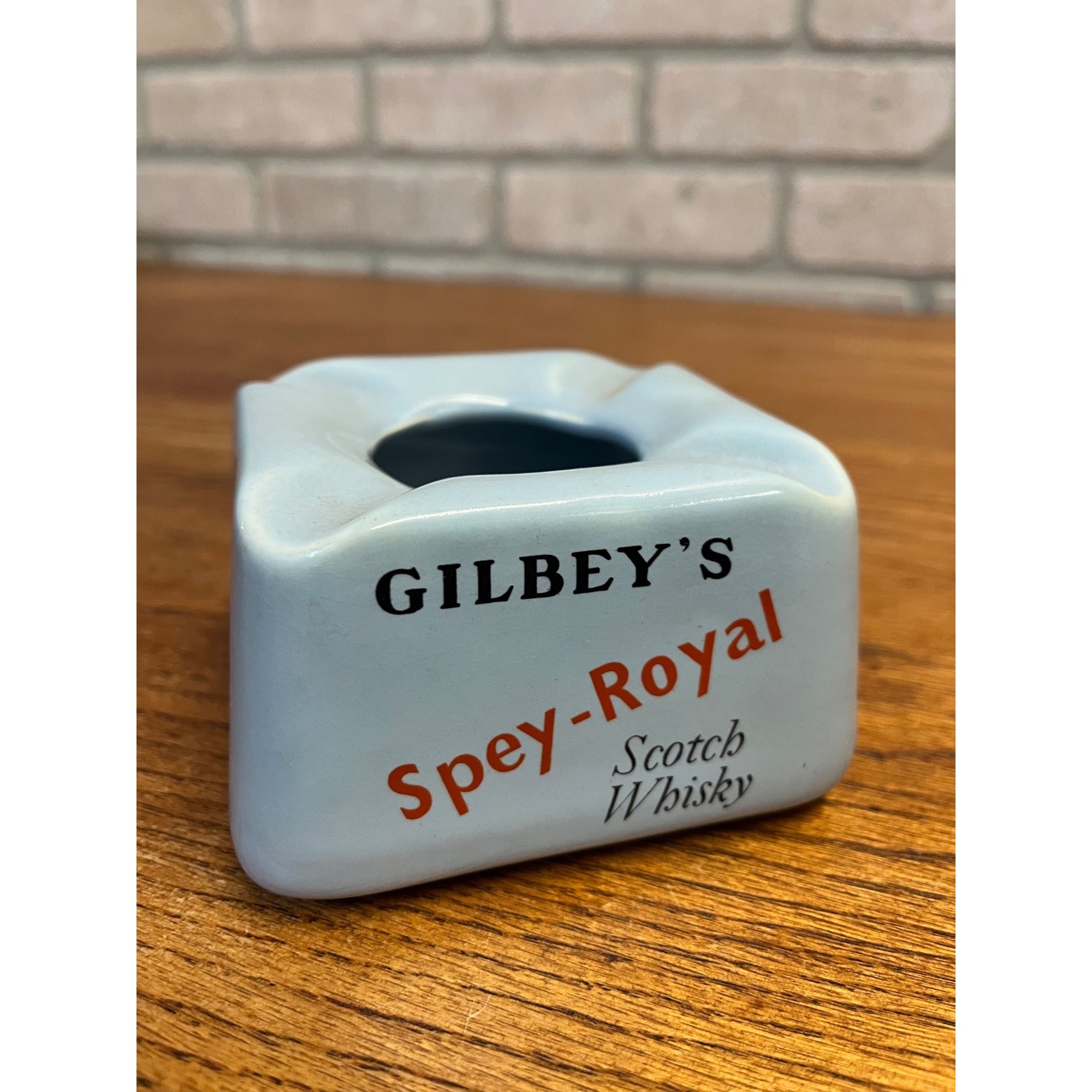 Vintage Scarce Gibleys London Gin Scotch Whiskey Advertising Ceramic Ashtray