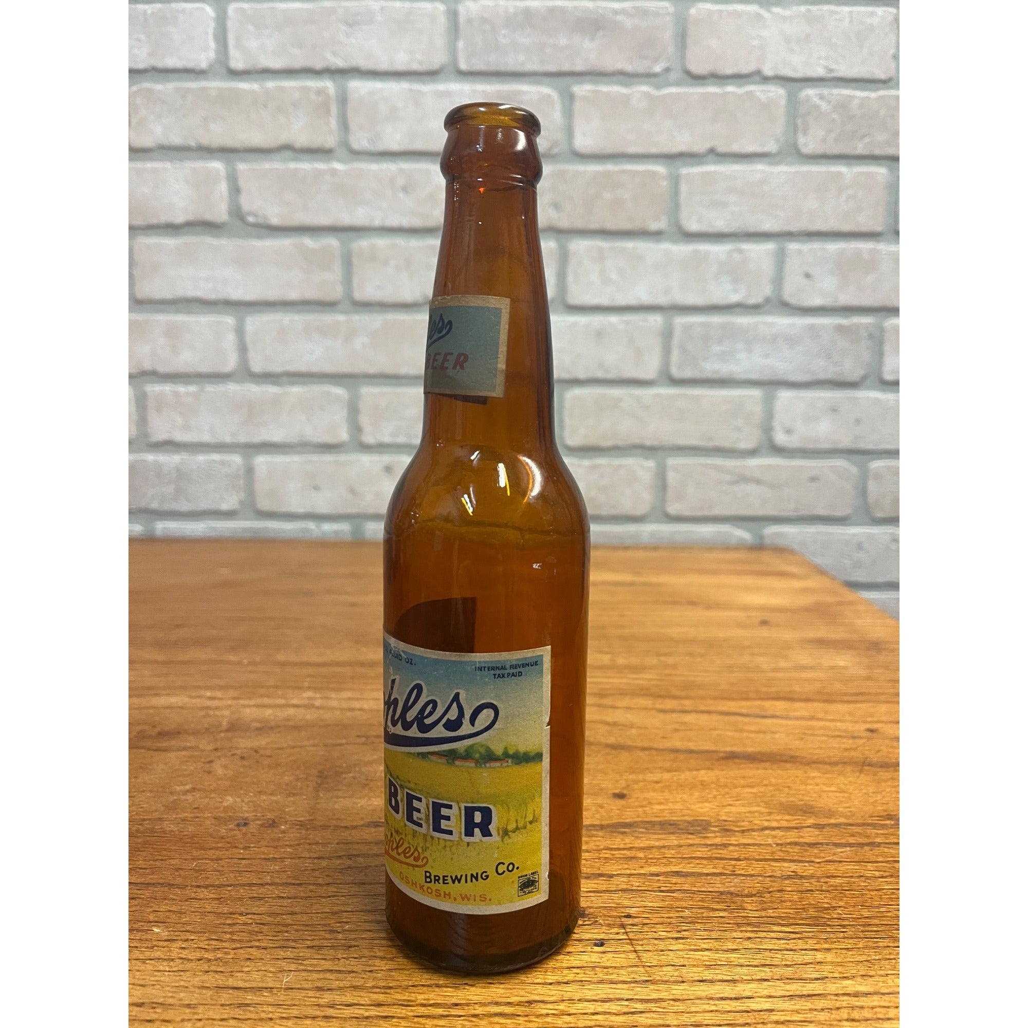 Vintage People's Brewing Co. Beer Oshkosh Wisconsin IRTP Label Bottle 12oz Wis