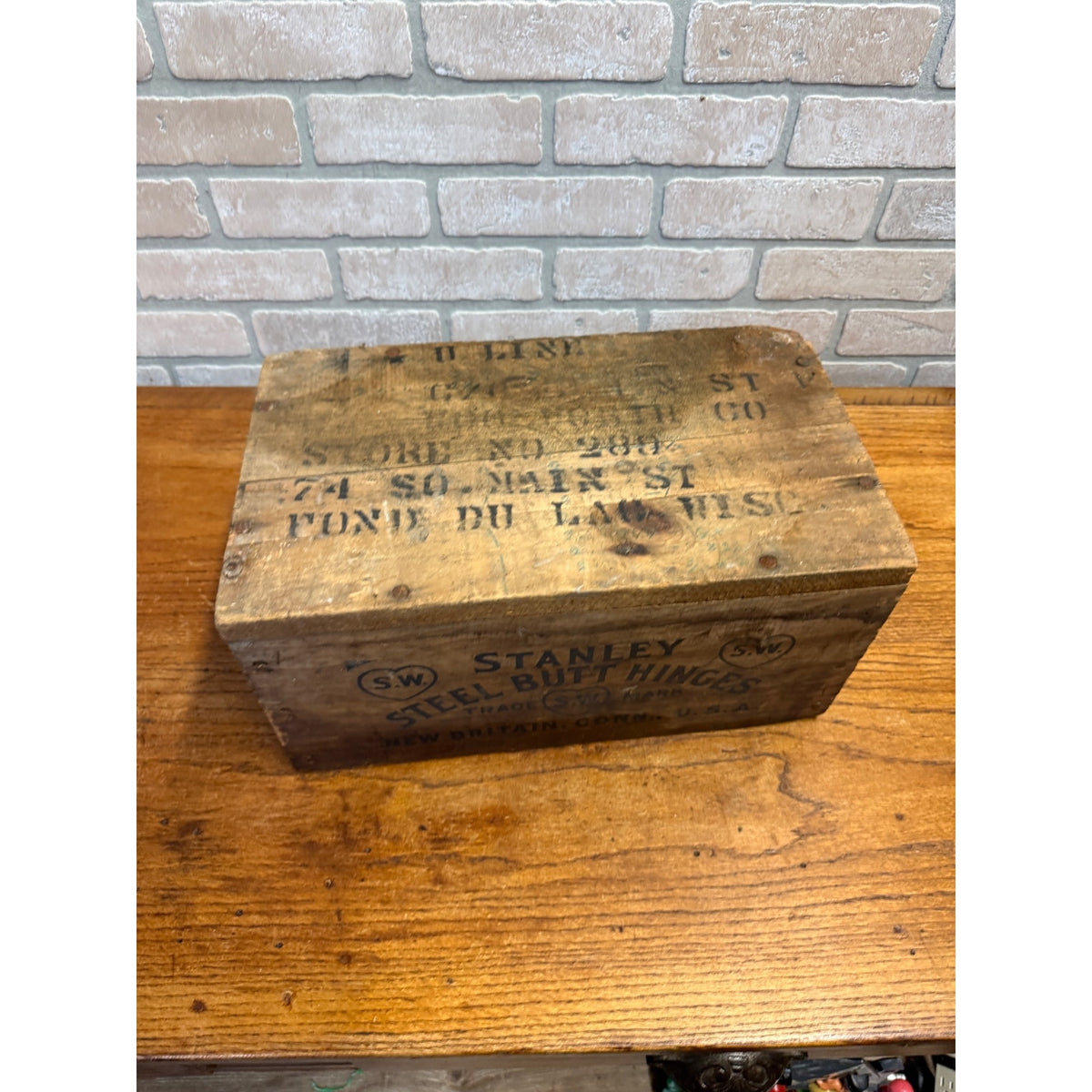 1920s Rustic Stanley Sweetheart Steel Butt Hinges Wooden Crate New Britain, Conn. Fond du Lac, Wisc. on Bottom