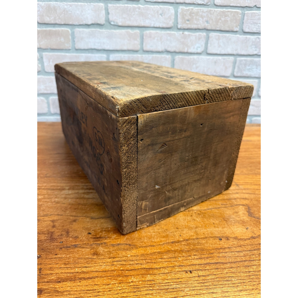 1920s Rustic Stanley Sweetheart Steel Butt Hinges Wooden Crate New Britain, Conn. Fond du Lac, Wisc. on Bottom