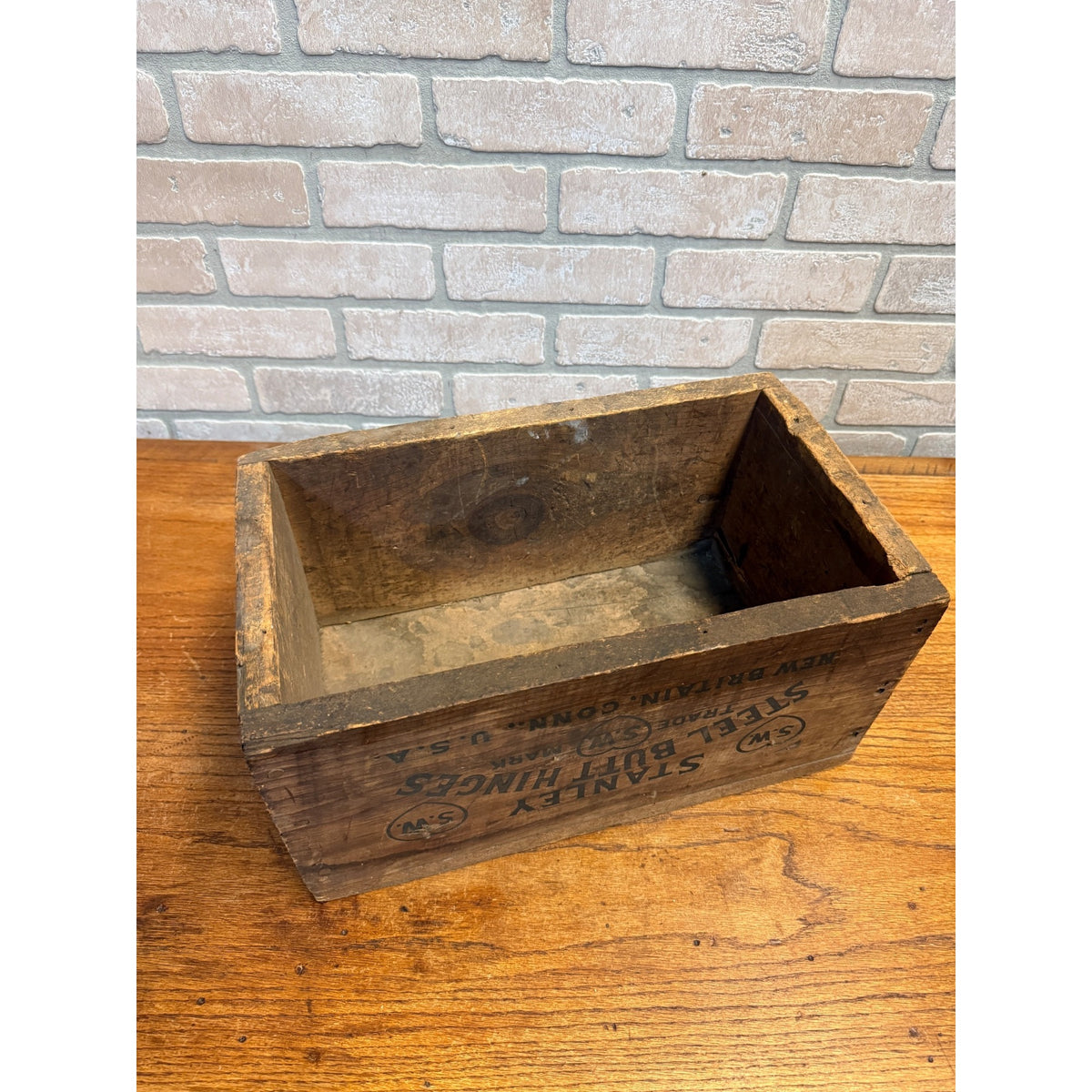 1920s Rustic Stanley Sweetheart Steel Butt Hinges Wooden Crate New Britain, Conn. Fond du Lac, Wisc. on Bottom