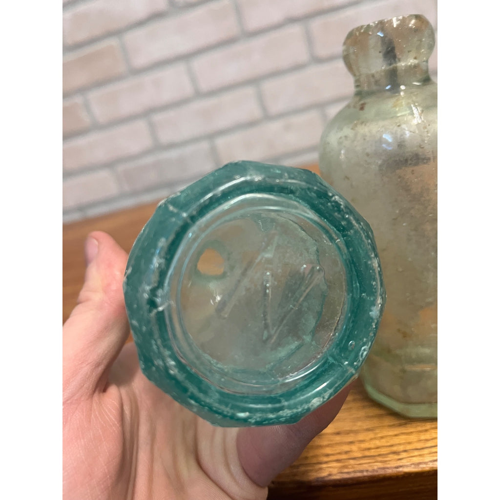 A.R. Nitz & Co Milwaukee Wisconsin Blob Top Hutchinson Soda Bottles Lot (2)