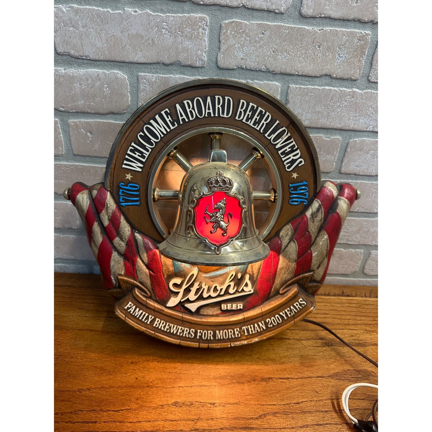 Vintage 1976 Stroh's Beer Lighted Bar Advertising Sign Nautical Ships Wheel