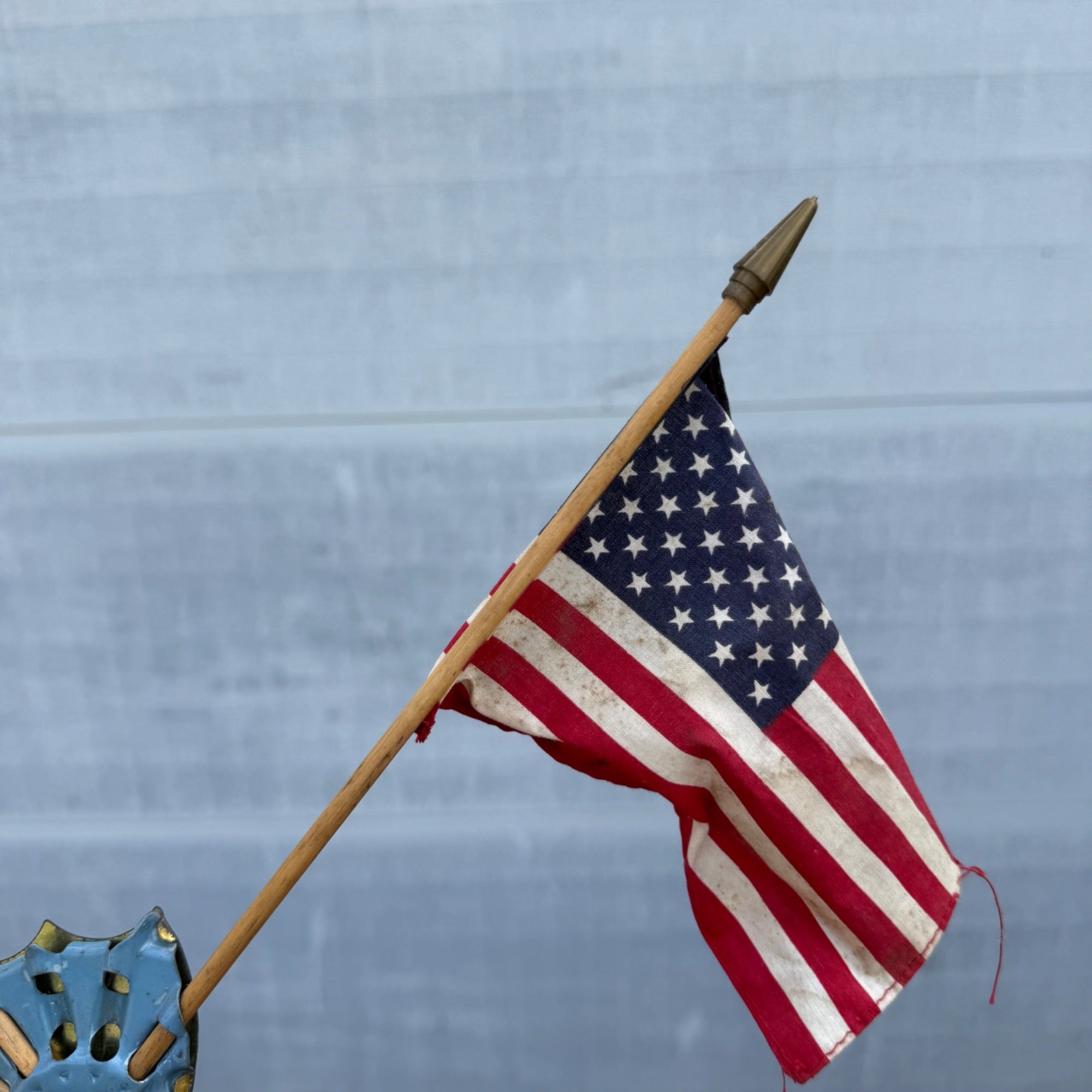 Vintage 1930s United States Patriotic American Automobile Radiator 5 Flag Holder Emblem Hood Ornament Badge