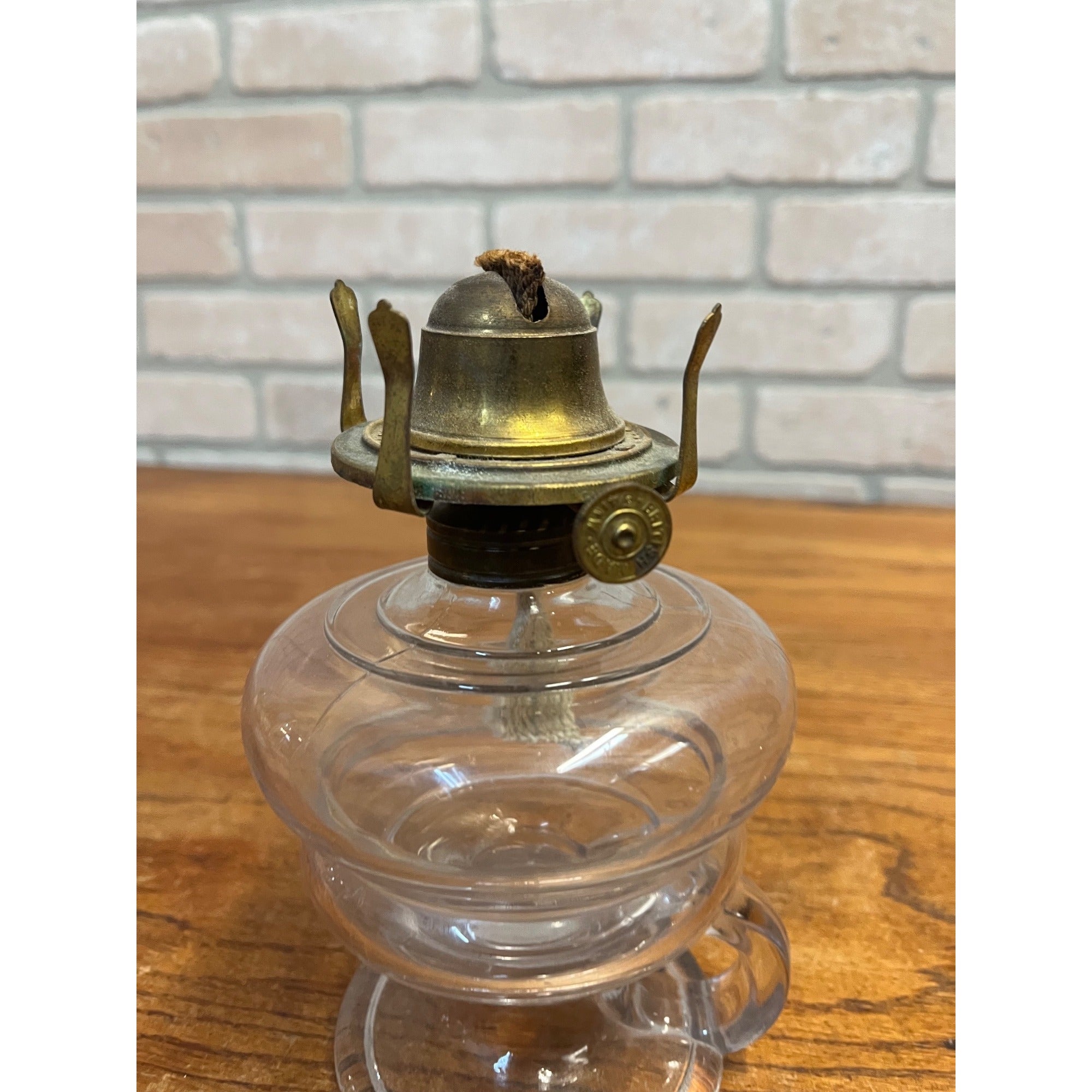 Antique Victorian EAPG Kerosene Oil Lamp 6.5" Finger Loop Fingerhold Farm