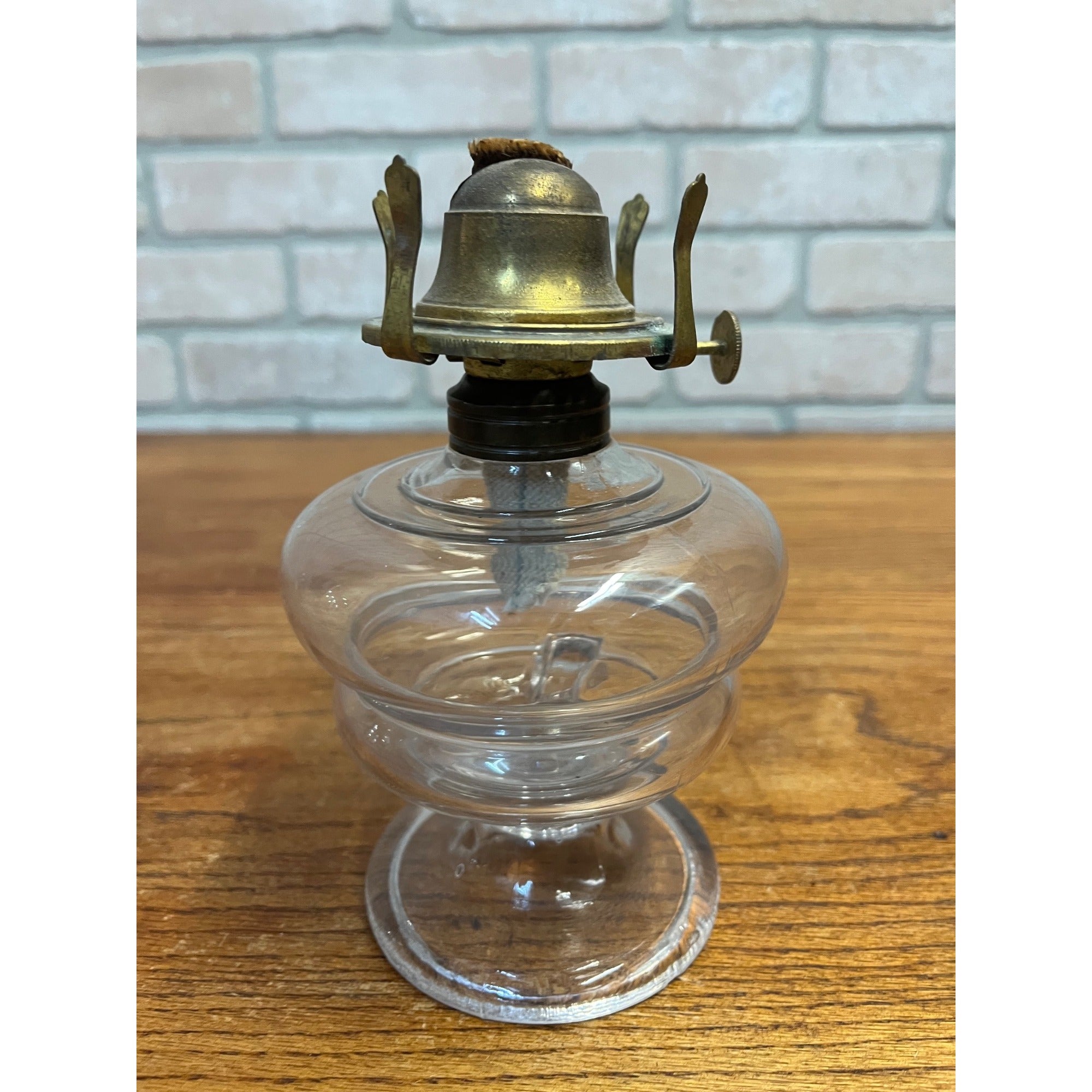 Antique Victorian EAPG Kerosene Oil Lamp 6.5" Finger Loop Fingerhold Farm