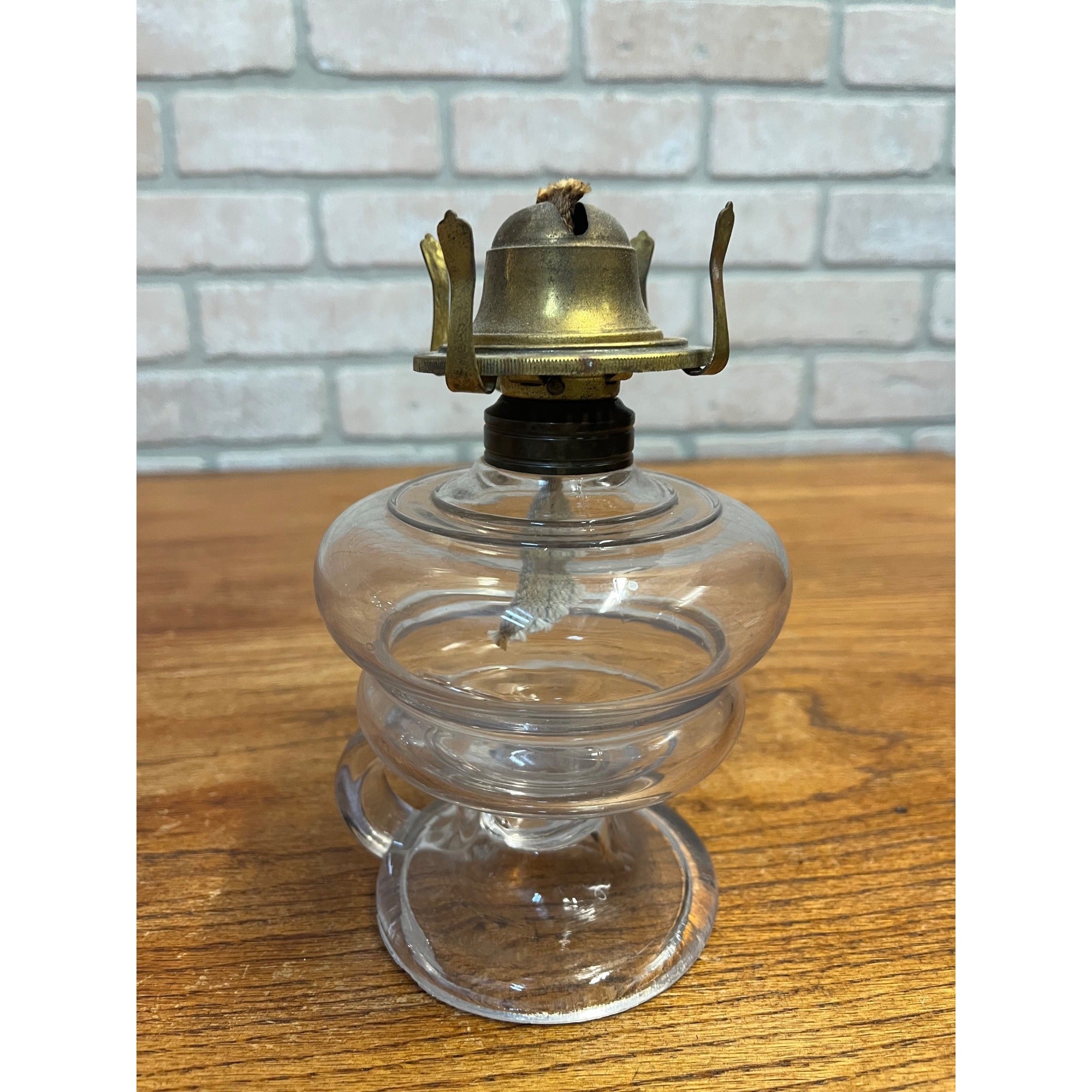 Antique Victorian EAPG Kerosene Oil Lamp 6.5" Finger Loop Fingerhold Farm