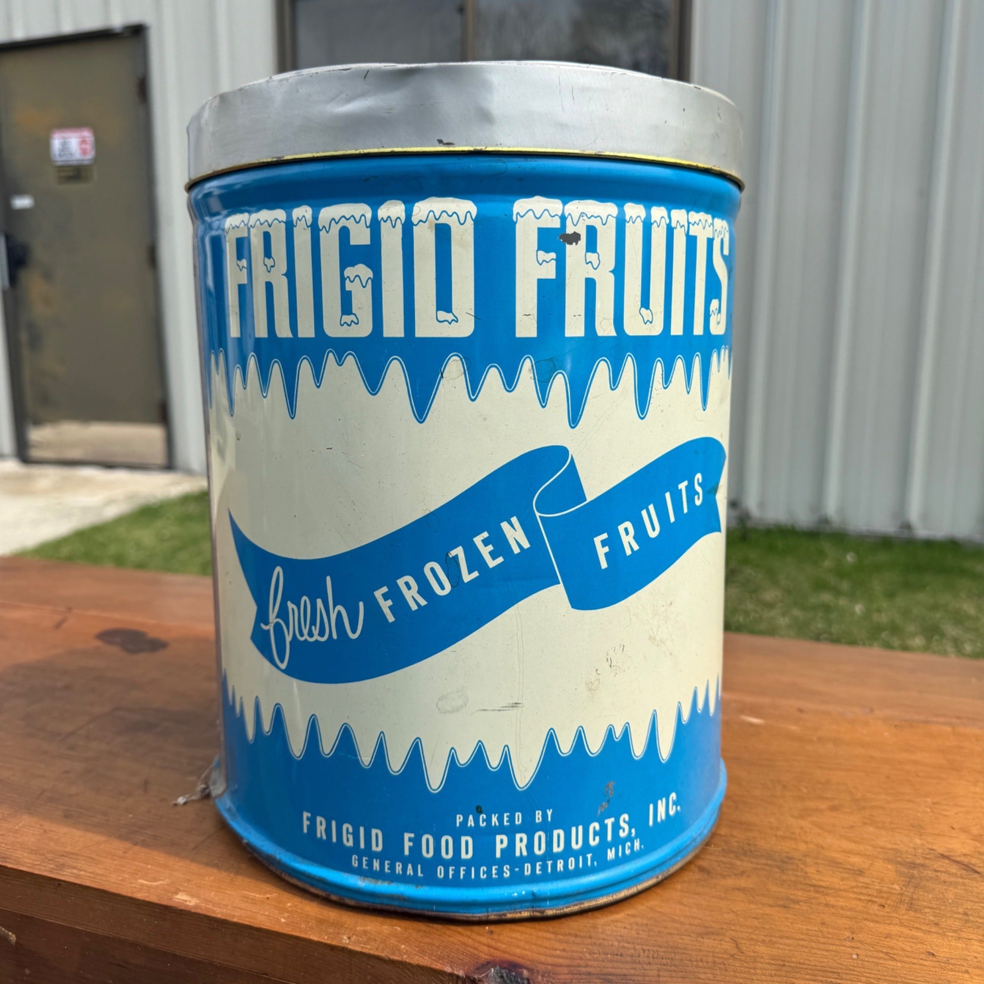 Vintage Frigid Fruits 10 lb. Blue And White Tin Can With Lid Detroit Michigan