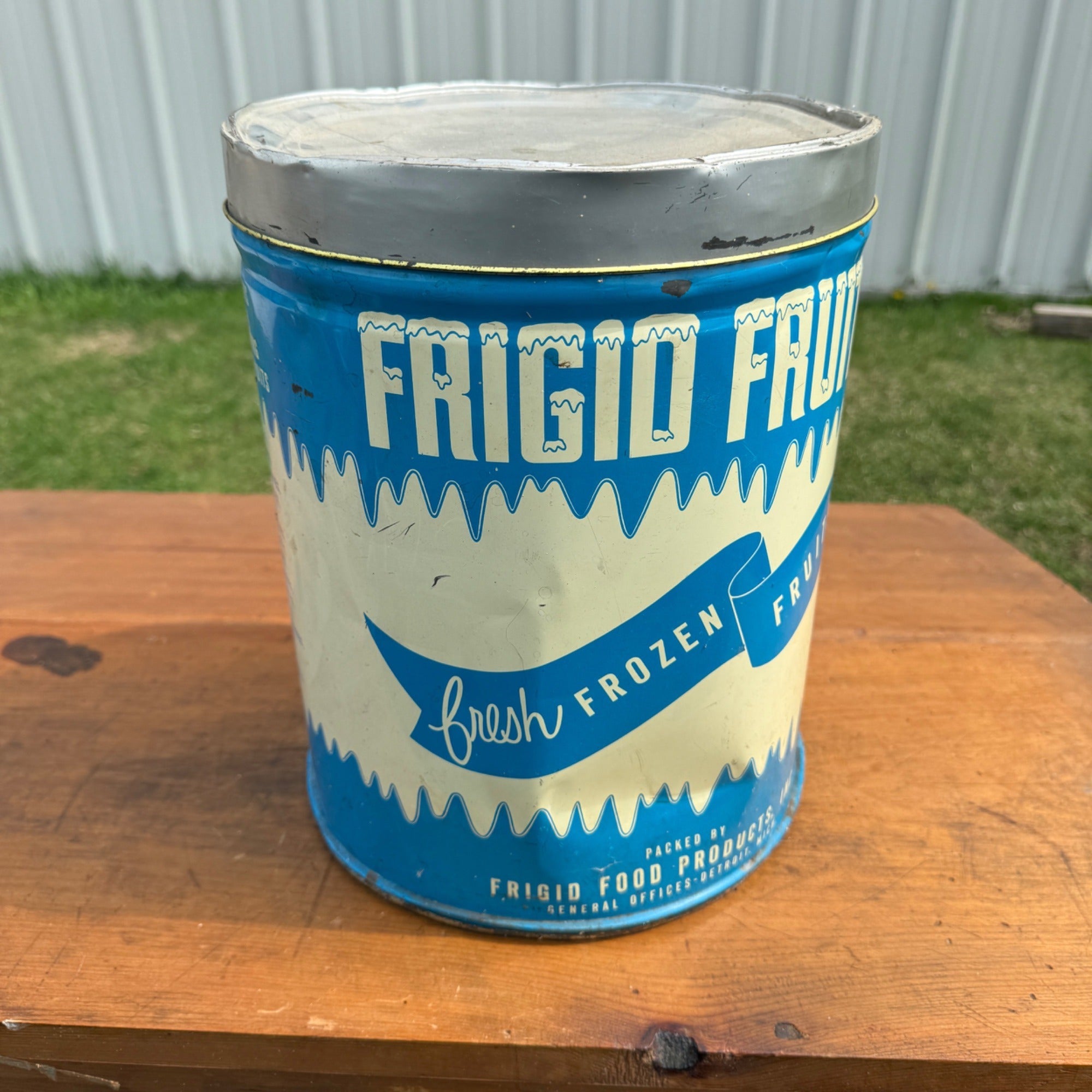 Vintage Frigid Fruits 10 lb. Blue And White Tin Can With Lid Detroit Michigan