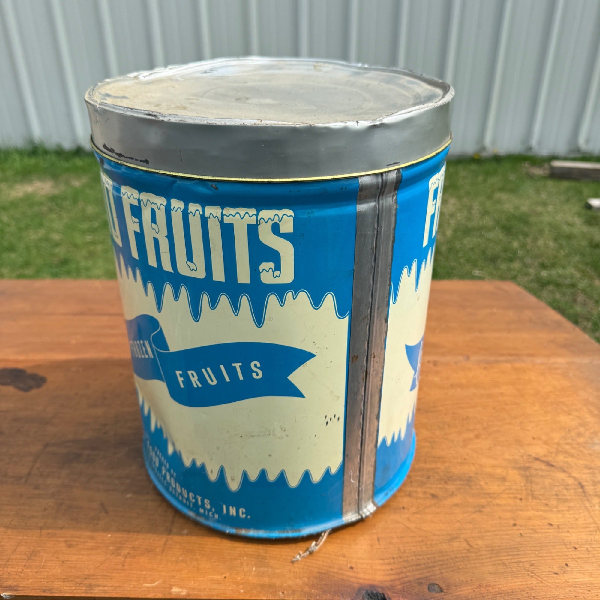 Vintage Frigid Fruits 10 lb. Blue And White Tin Can With Lid Detroit Michigan