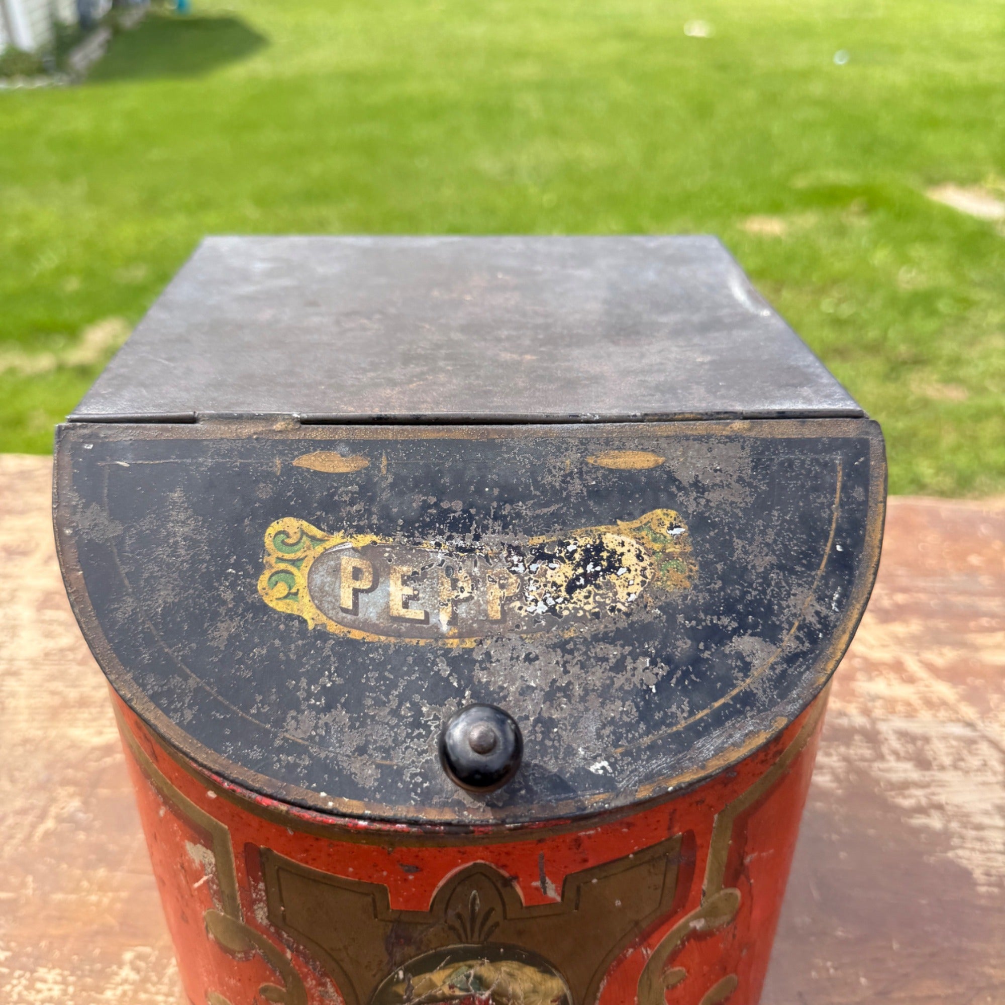 Vintage General Store Countertop Pepper Spice Box Bin Hinged Lid Metal Victorian Woman Decoration Primitive Kitchen Decor