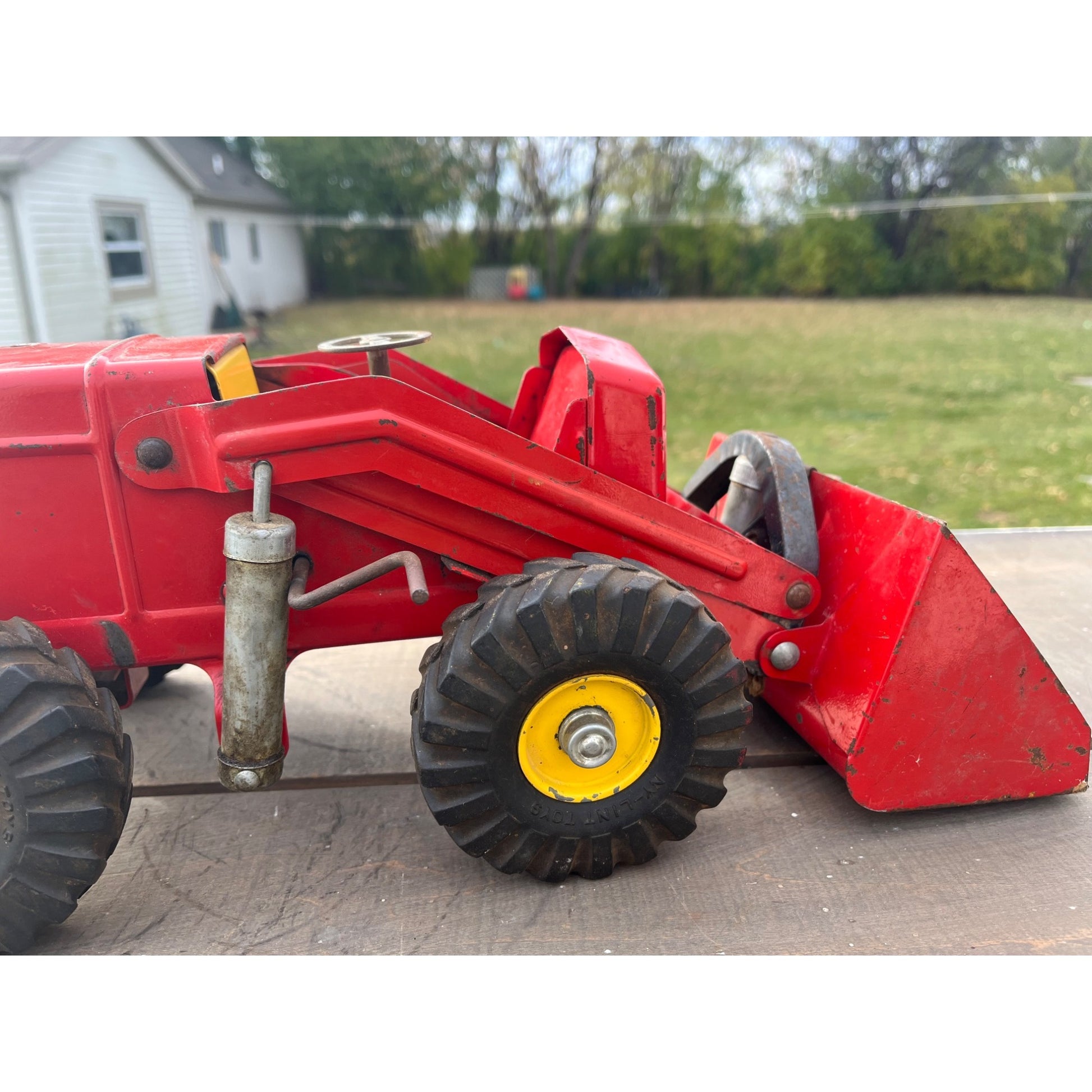 Vintage 1950s Vintage Nylint Hough Hydraulic Payloader #1600 Pressed Steel
