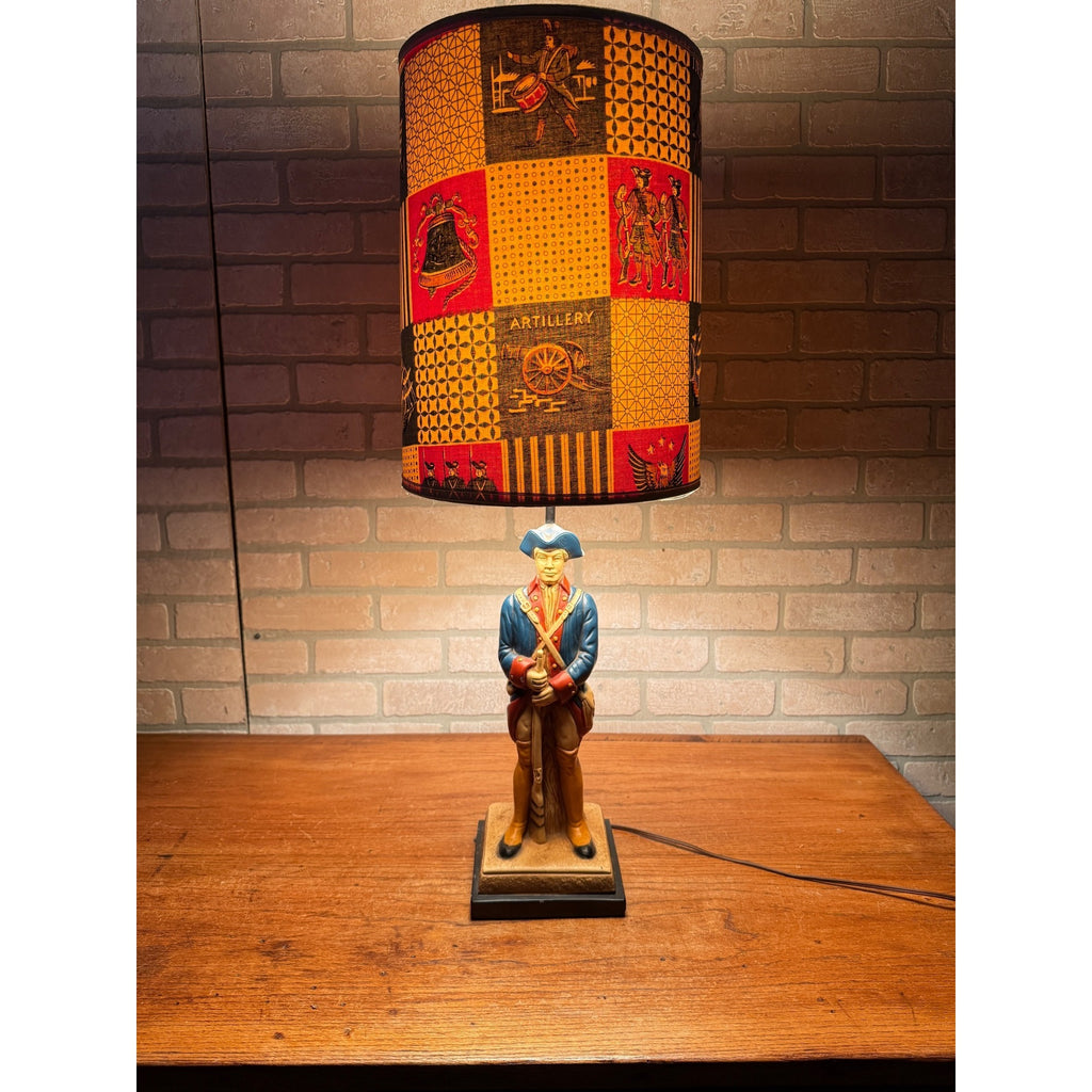 1960s Quartite Chalkware Table Lamp Colonial Soldier Revolutionary War W/ Shade Mid Century