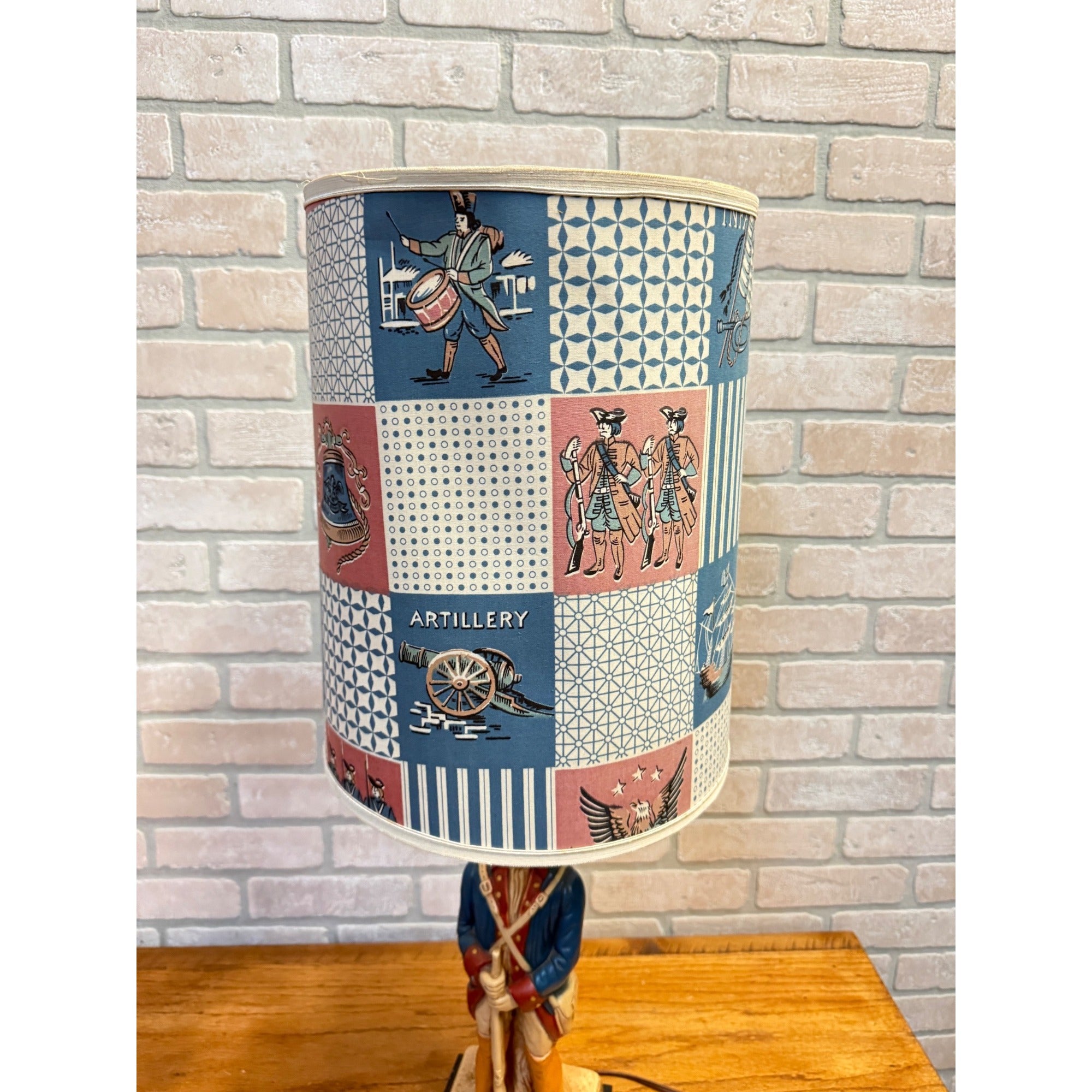 1960s Quartite Chalkware Table Lamp Colonial Soldier Revolutionary War W/ Shade Mid Century