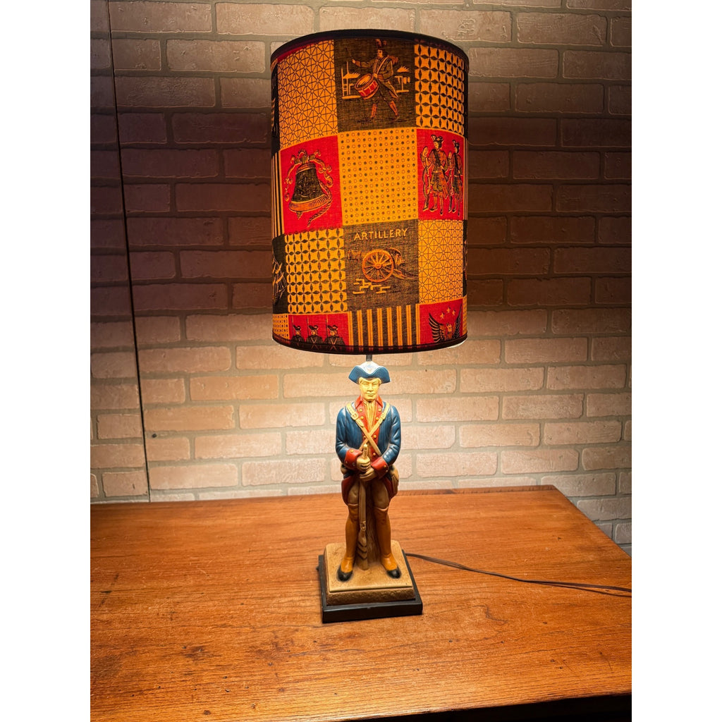 1960s Quartite Chalkware Table Lamp Colonial Soldier Revolutionary War W/ Shade Mid Century