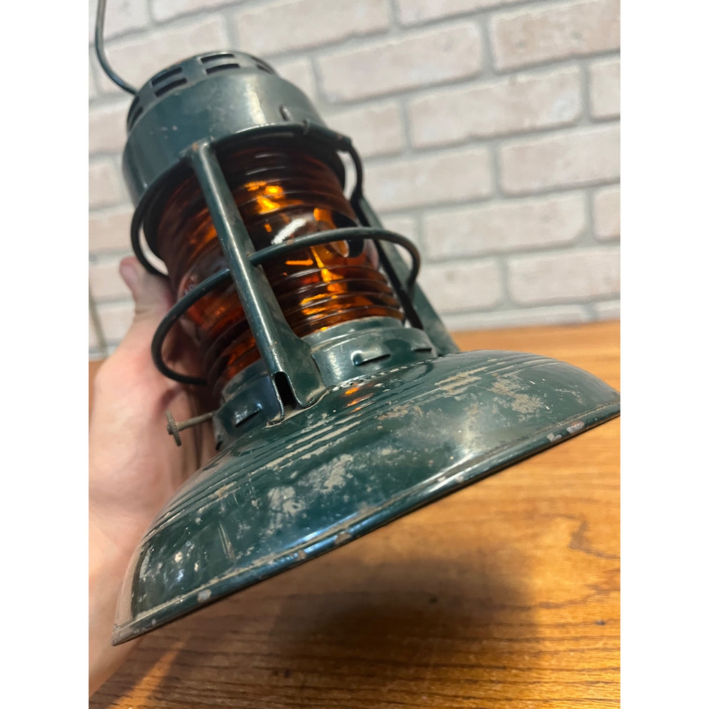 Vintage Dietz No 40. Milwaukee Gas Light Co Amber Traffic Railroad Lantern Green