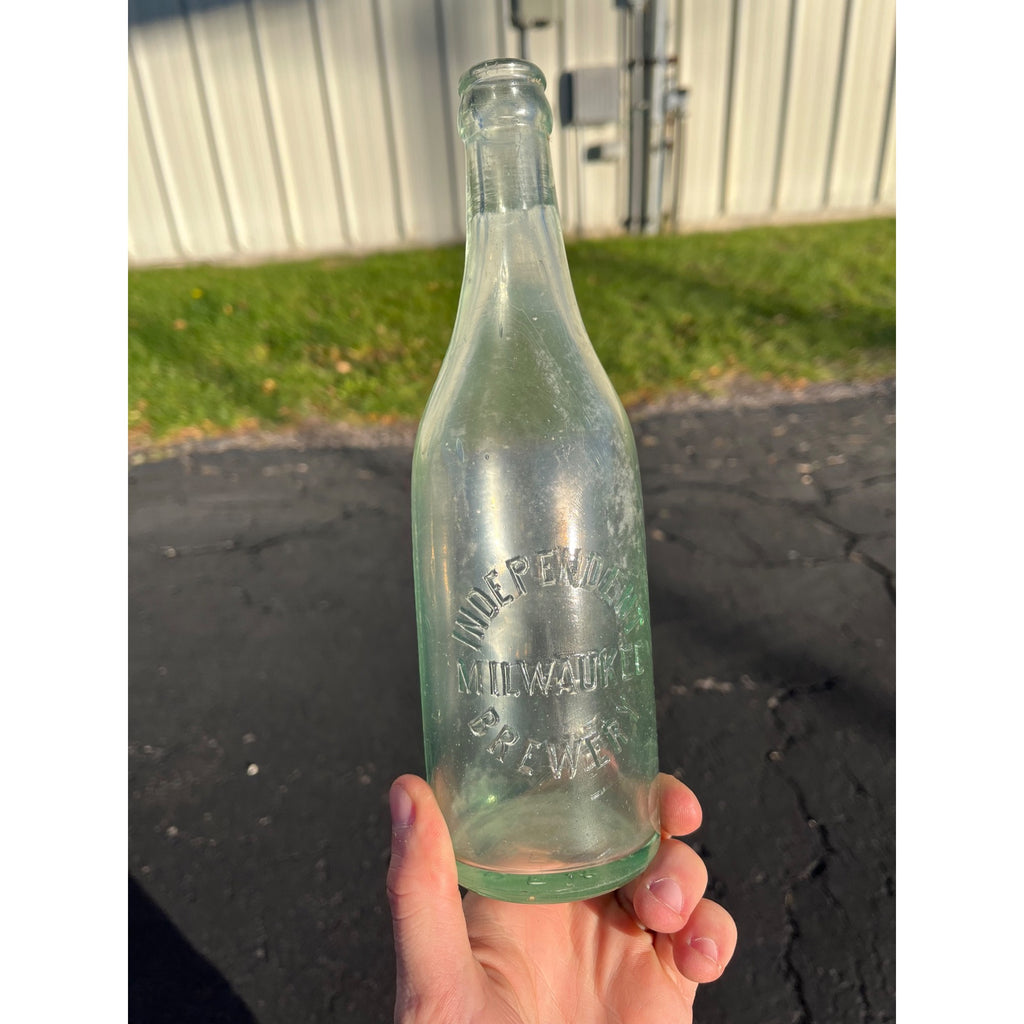 Vintage Pre-Prohibition Independent Brewery Milwaukee Wis Aqua Blue Beer Bottle