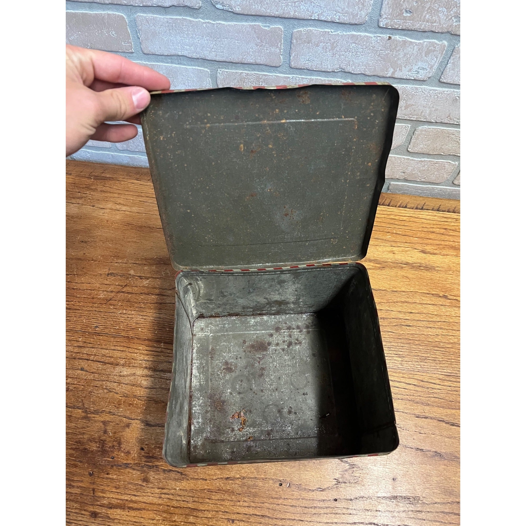 Antique Crispo Lilly Sodas Tin Advertising Box Sawyer Biscuit Patriotic Red