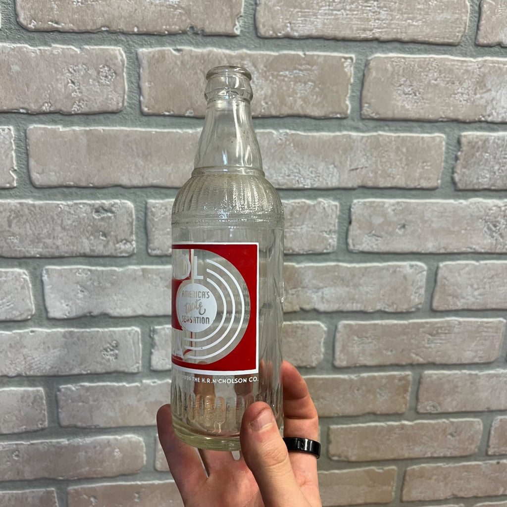 Vintage NICHOL KOLA ACL Soda Bottle, Milwaukee WA Excellent Condition 12 oz