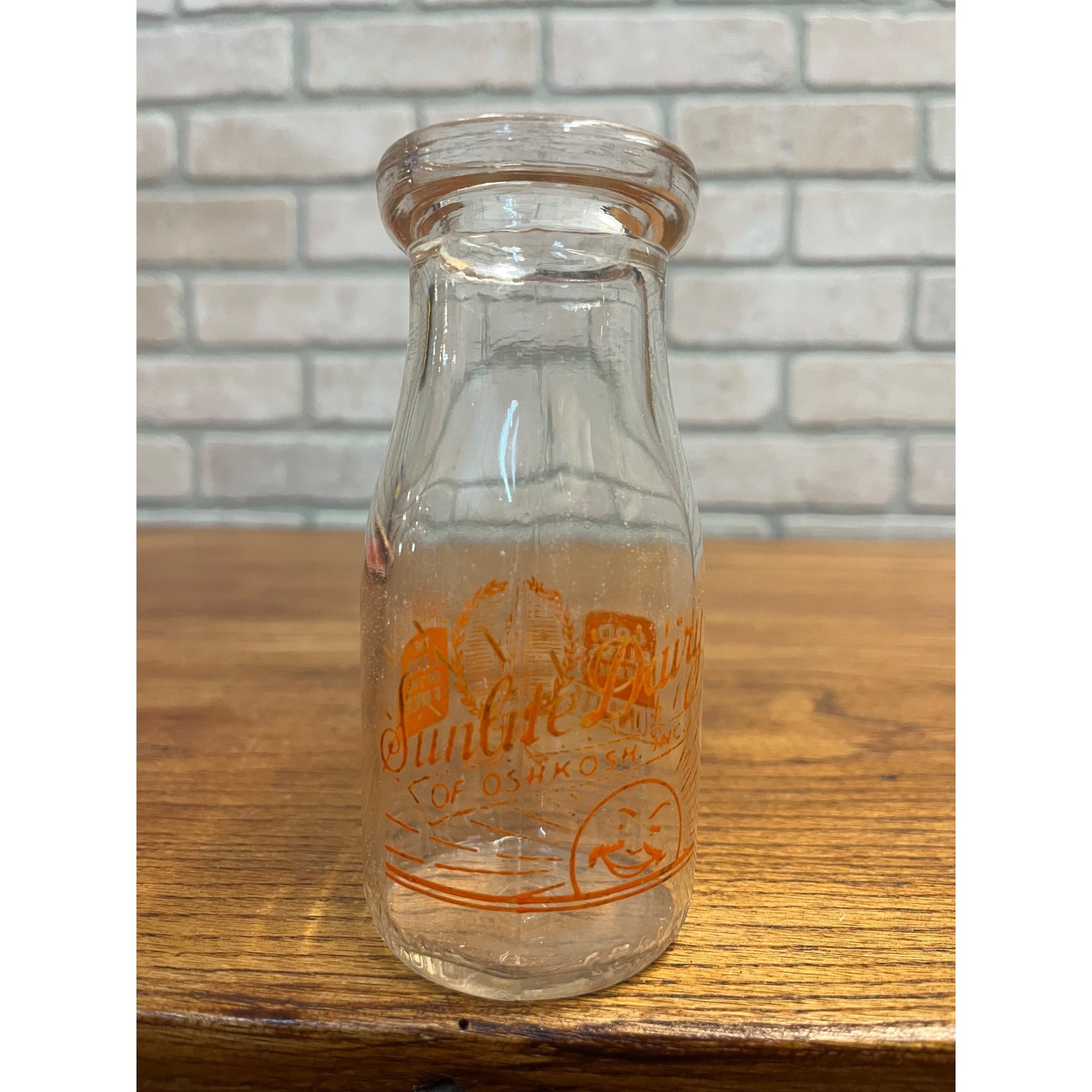 Vintage Sunlite Dairy Glass Milk Bottle Oshkosh Wisconsin WI Wis HALF PINT