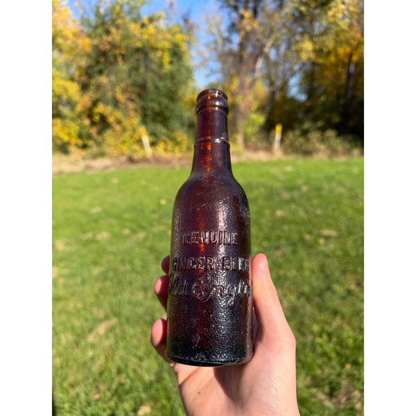 Vintage Genuine Ginger Beer Old English Embossed Amber Soda Bottle w Man Holding