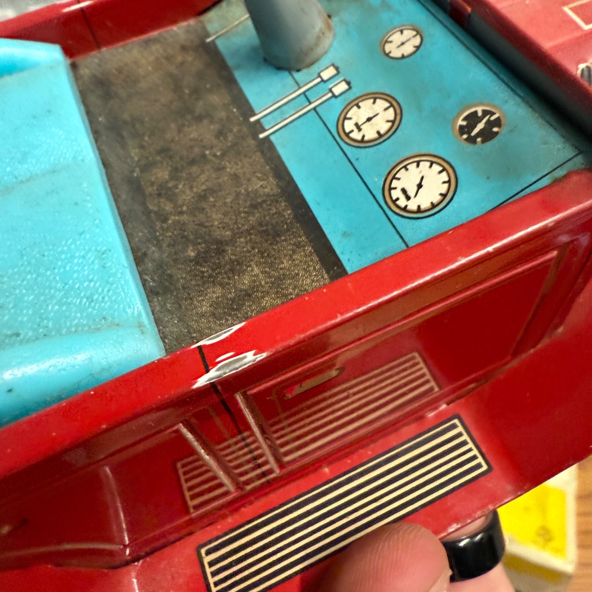 Vintage tin toy CAP-Firing Old Fashioned Car Excentric action Japan united 1950