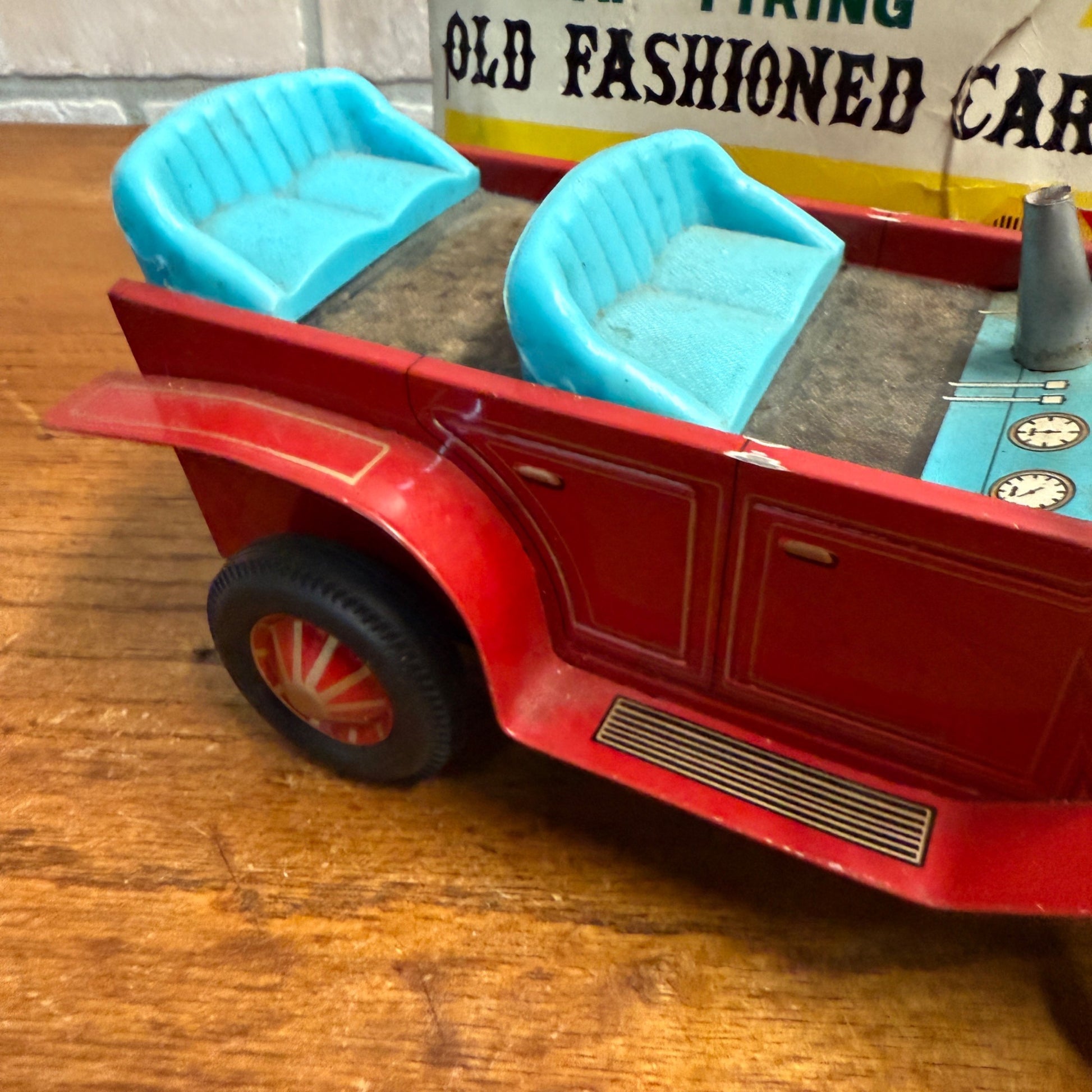 Vintage tin toy CAP-Firing Old Fashioned Car Excentric action Japan united 1950
