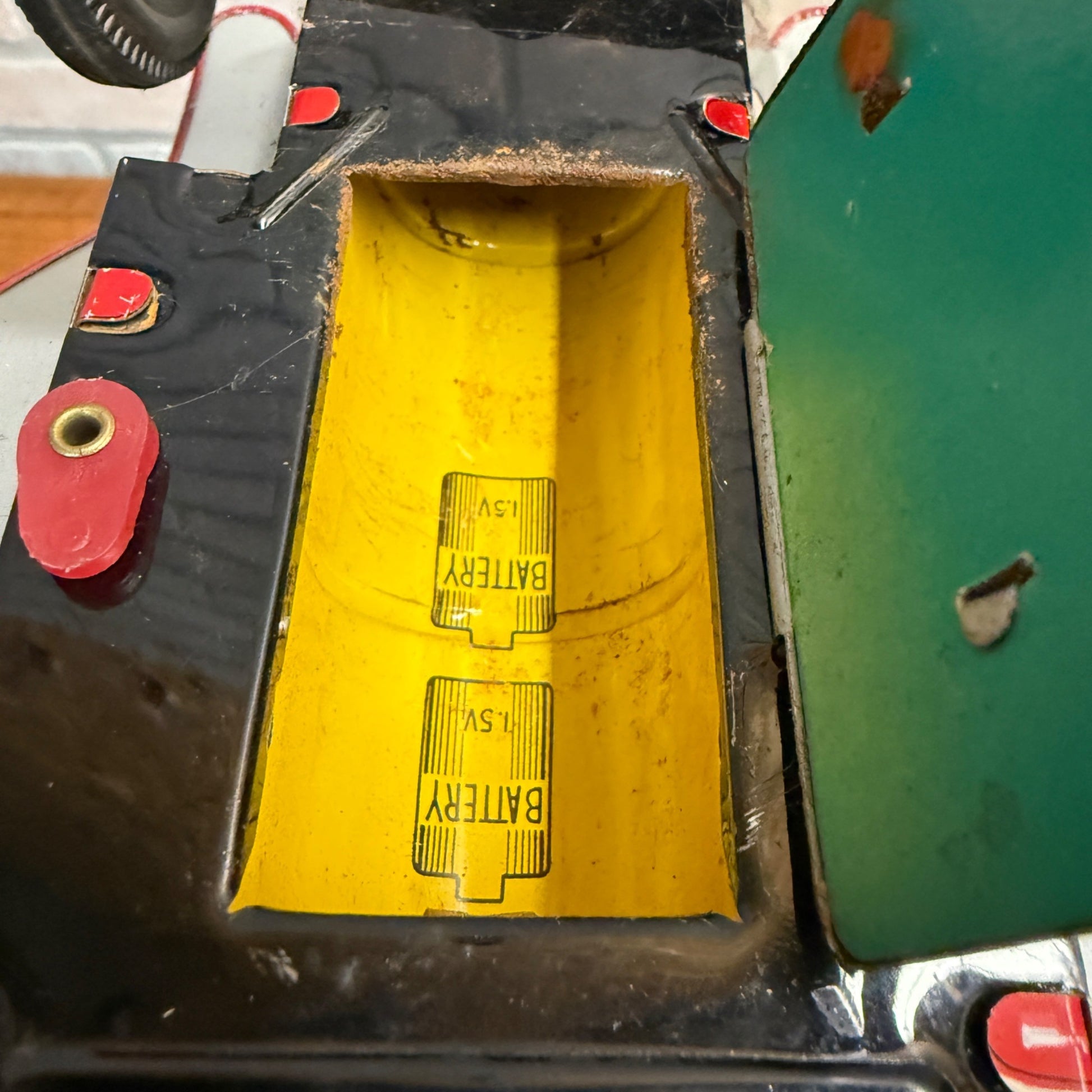 Vintage tin toy CAP-Firing Old Fashioned Car Excentric action Japan united 1950