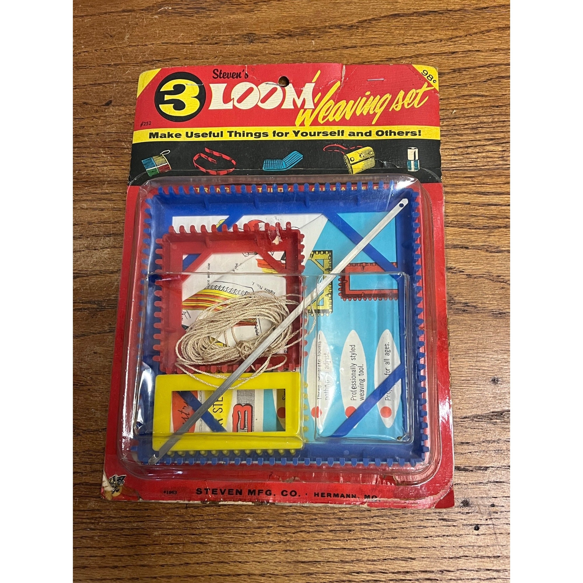 Vintage 1963 Steven Mfg Co. 3 Loom Weaving Set NOS NEW Store Package