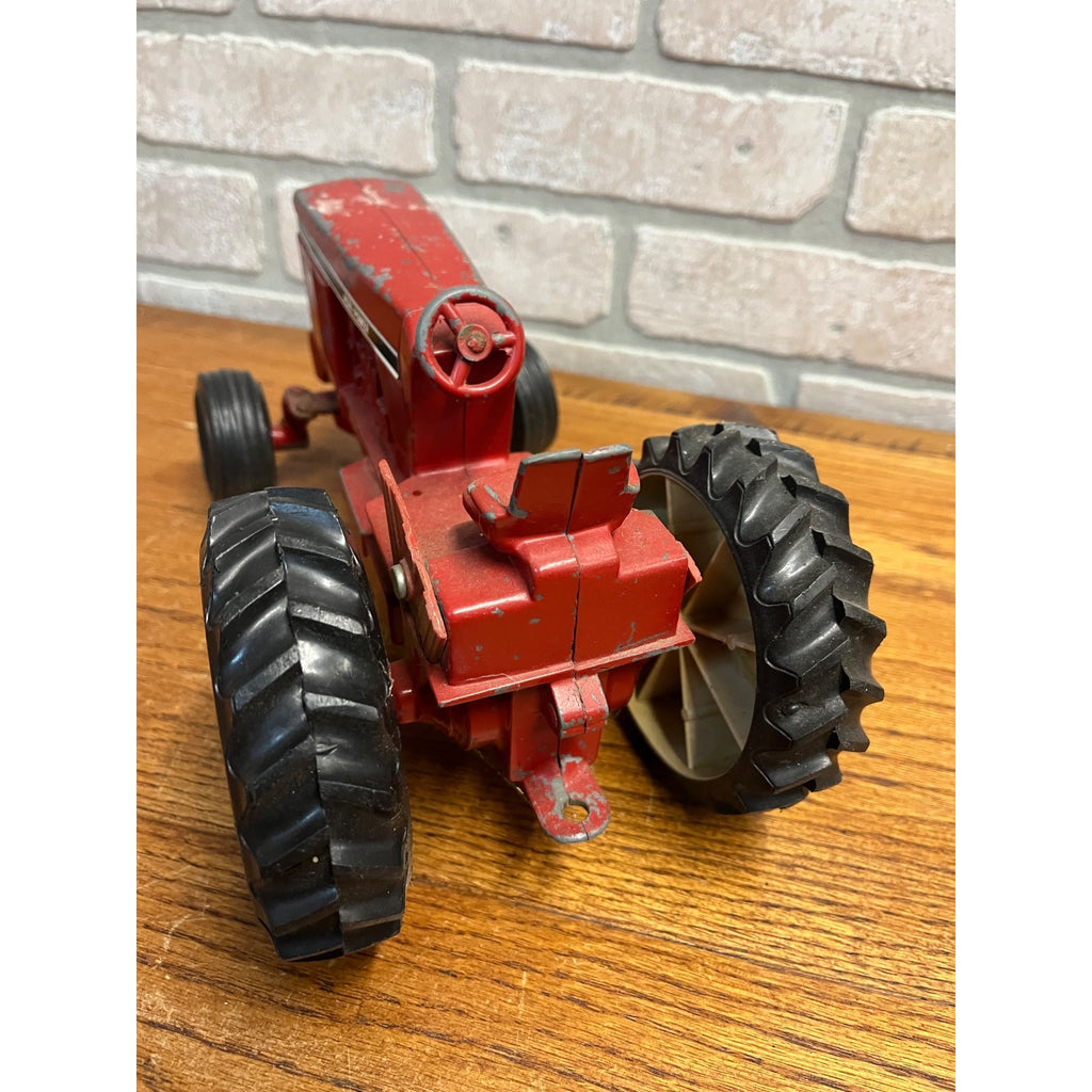 ERTL Scale Models 1/16 Scale Diecast Agri-Power Row Crop Tractor USA Red