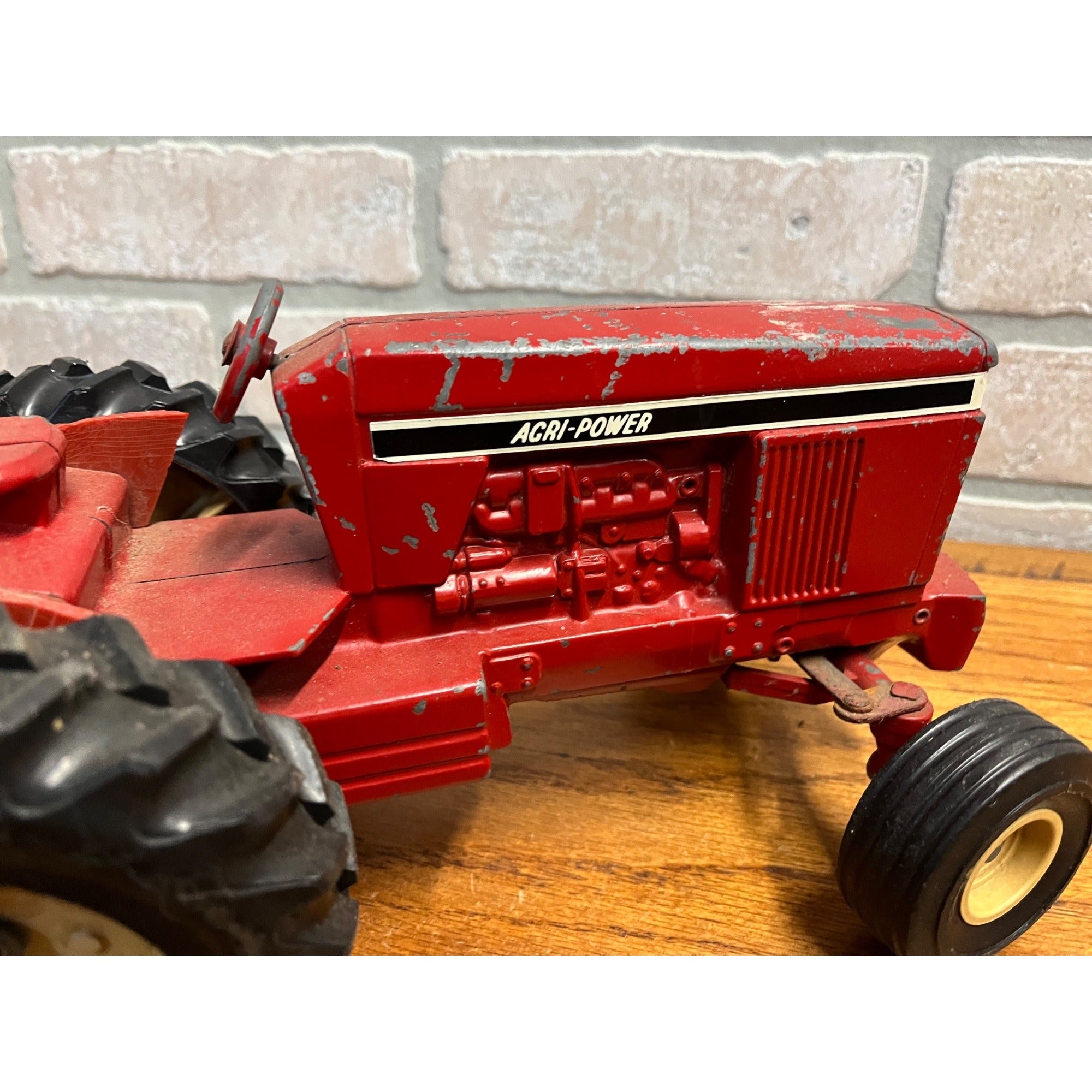 ERTL Scale Models 1/16 Scale Diecast Agri-Power Row Crop Tractor USA Red