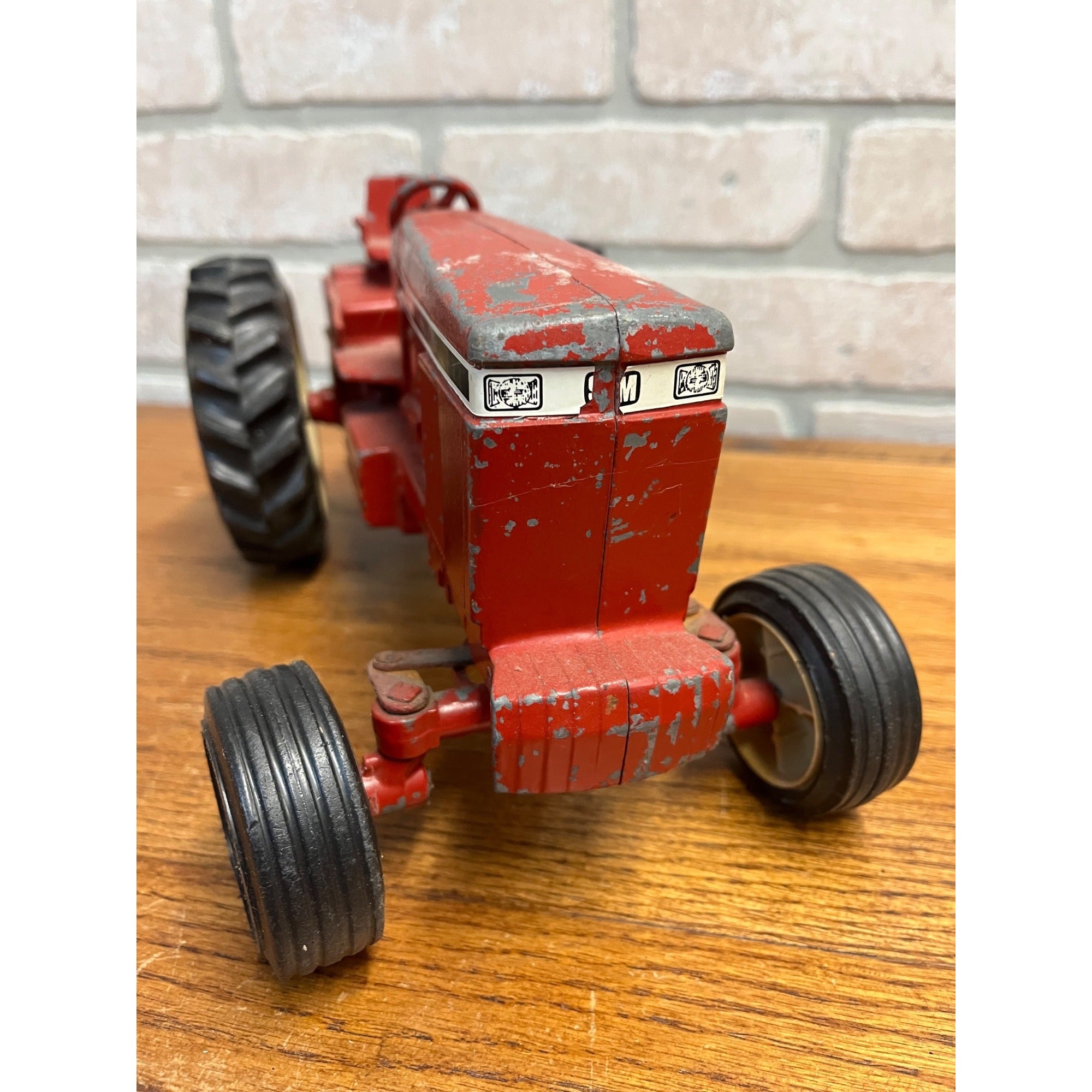ERTL Scale Models 1/16 Scale Diecast Agri-Power Row Crop Tractor USA Red
