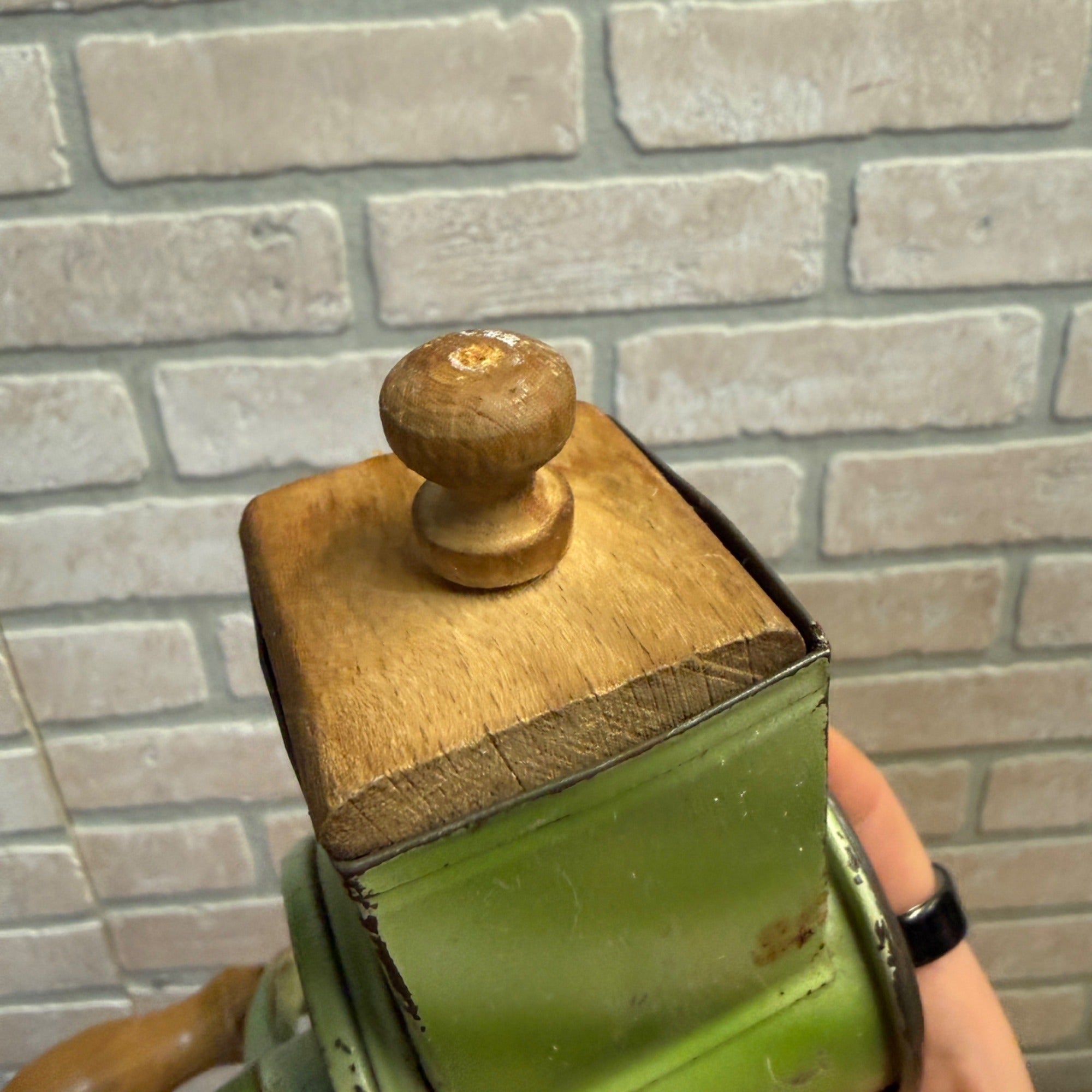 Vintage Triumph Green Cast Iron Hand-Crank Nut Grinder With Clamp & Wood Knob 1930s