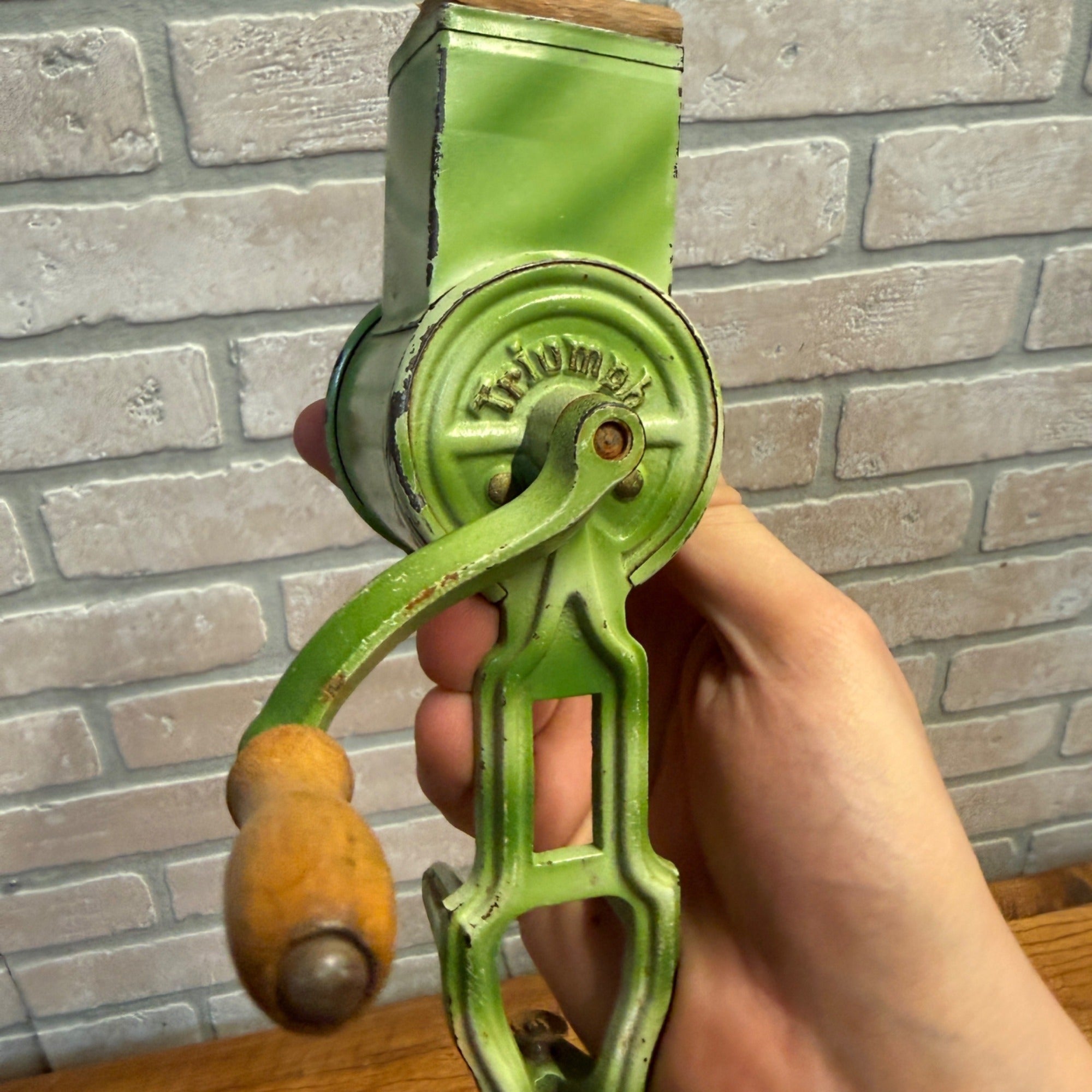 Vintage Triumph Green Cast Iron Hand-Crank Nut Grinder With Clamp & Wood Knob 1930s