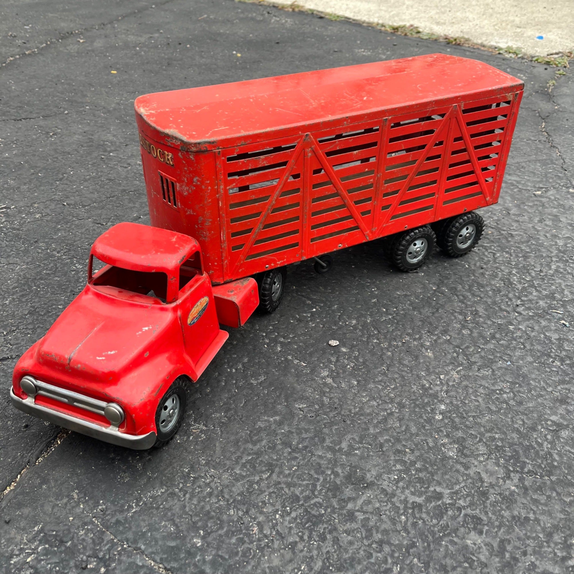 Vintage Tonka Farms Livestock Red Truck Hauler Pressed Steel Toy