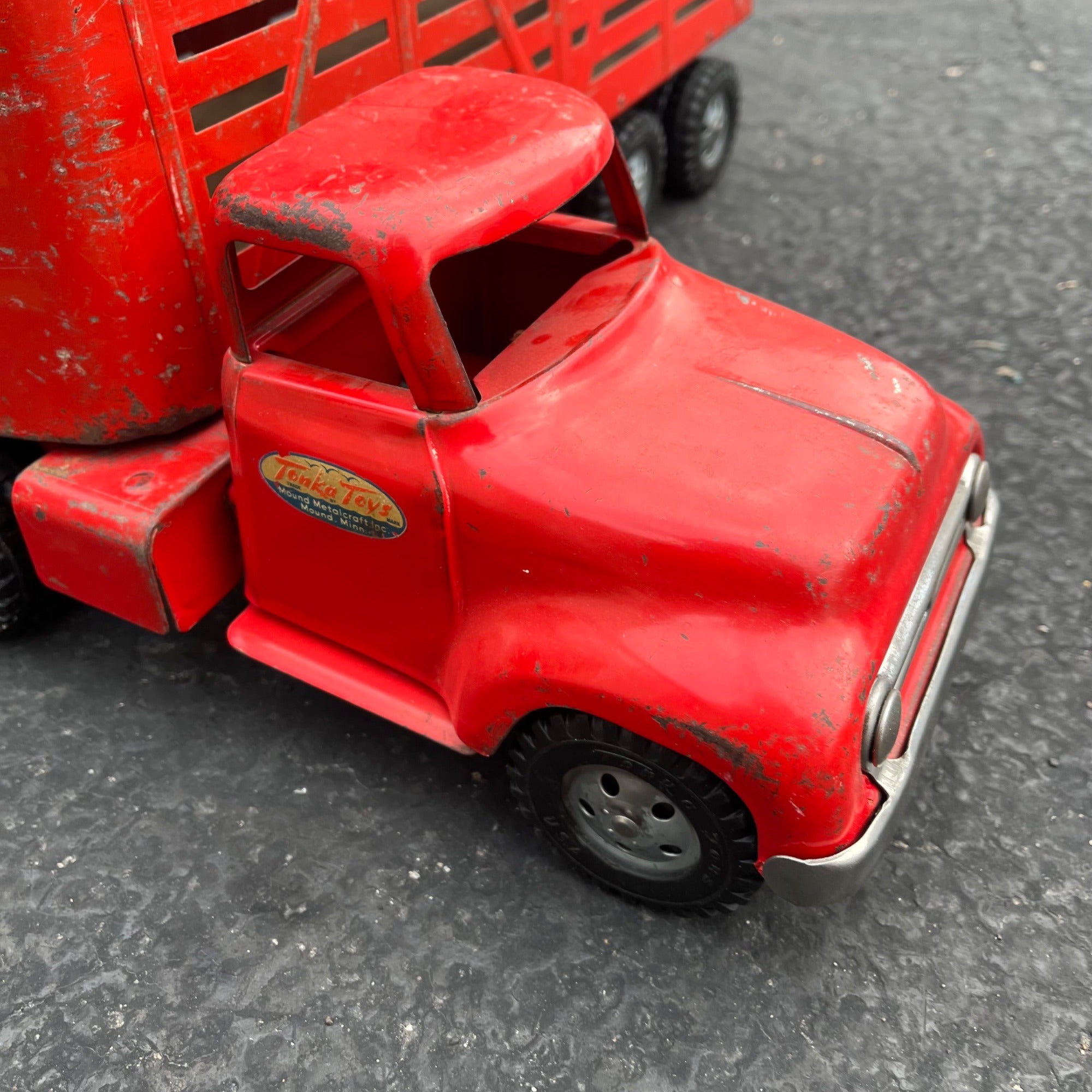 Vintage Tonka Farms Livestock Red Truck Hauler Pressed Steel Toy