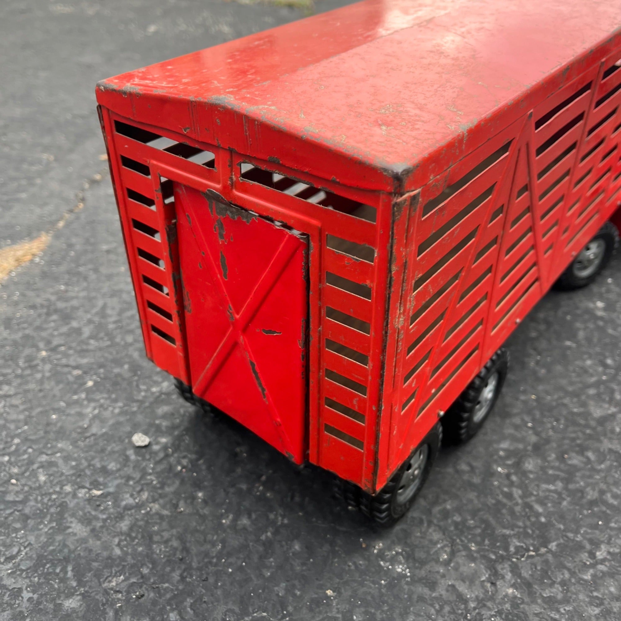 Vintage Tonka Farms Livestock Red Truck Hauler Pressed Steel Toy