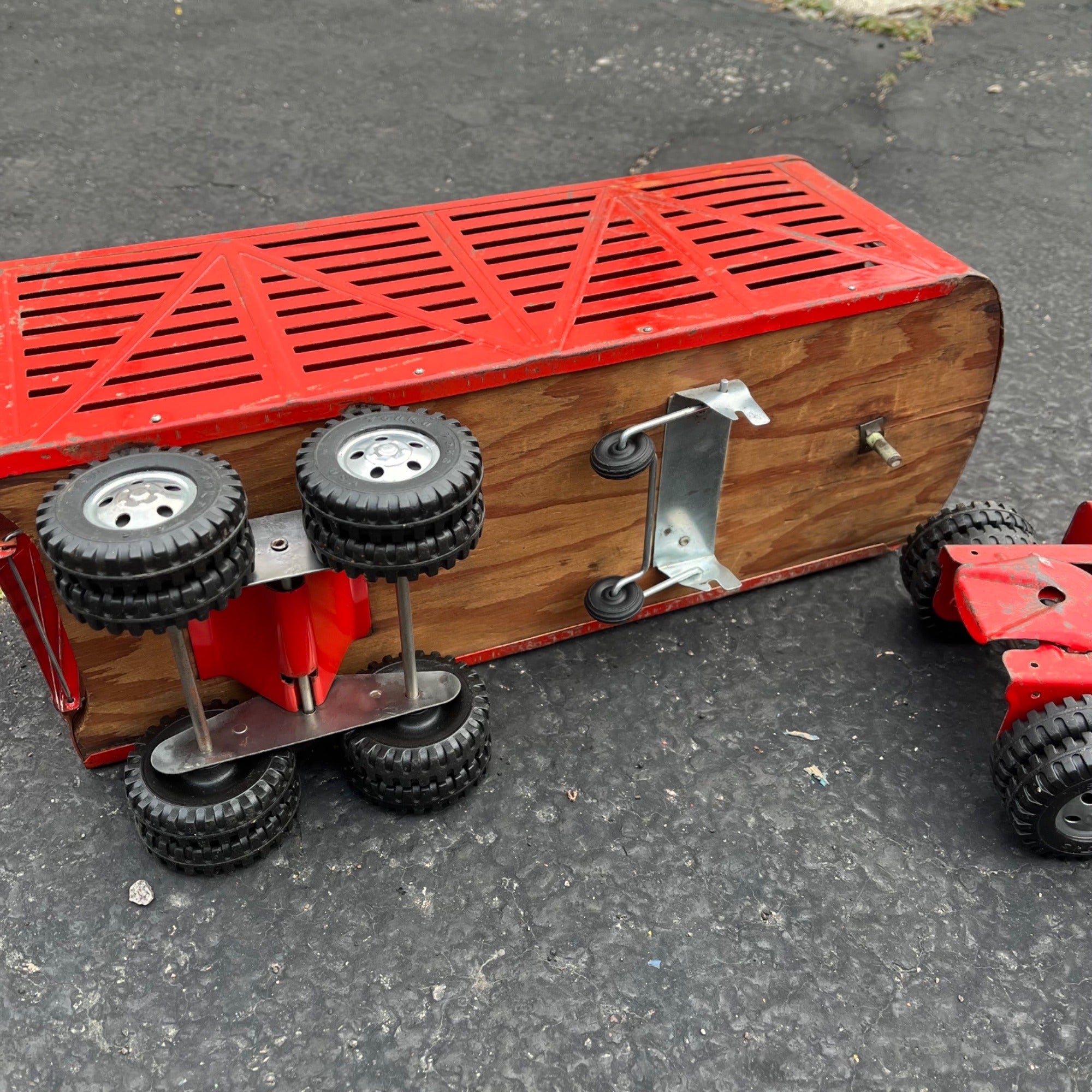 Vintage Tonka Farms Livestock Red Truck Hauler Pressed Steel Toy