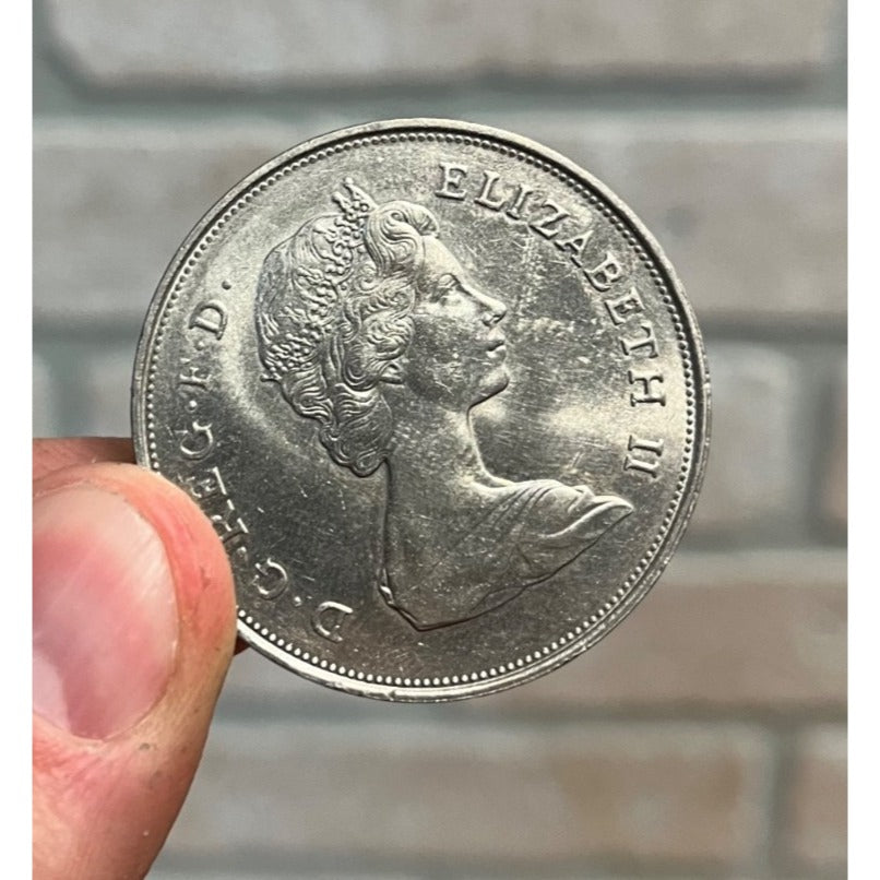 1981 Royal Wedding Commemorative Crown Prince of Wales Lady Diana Spencer Coin