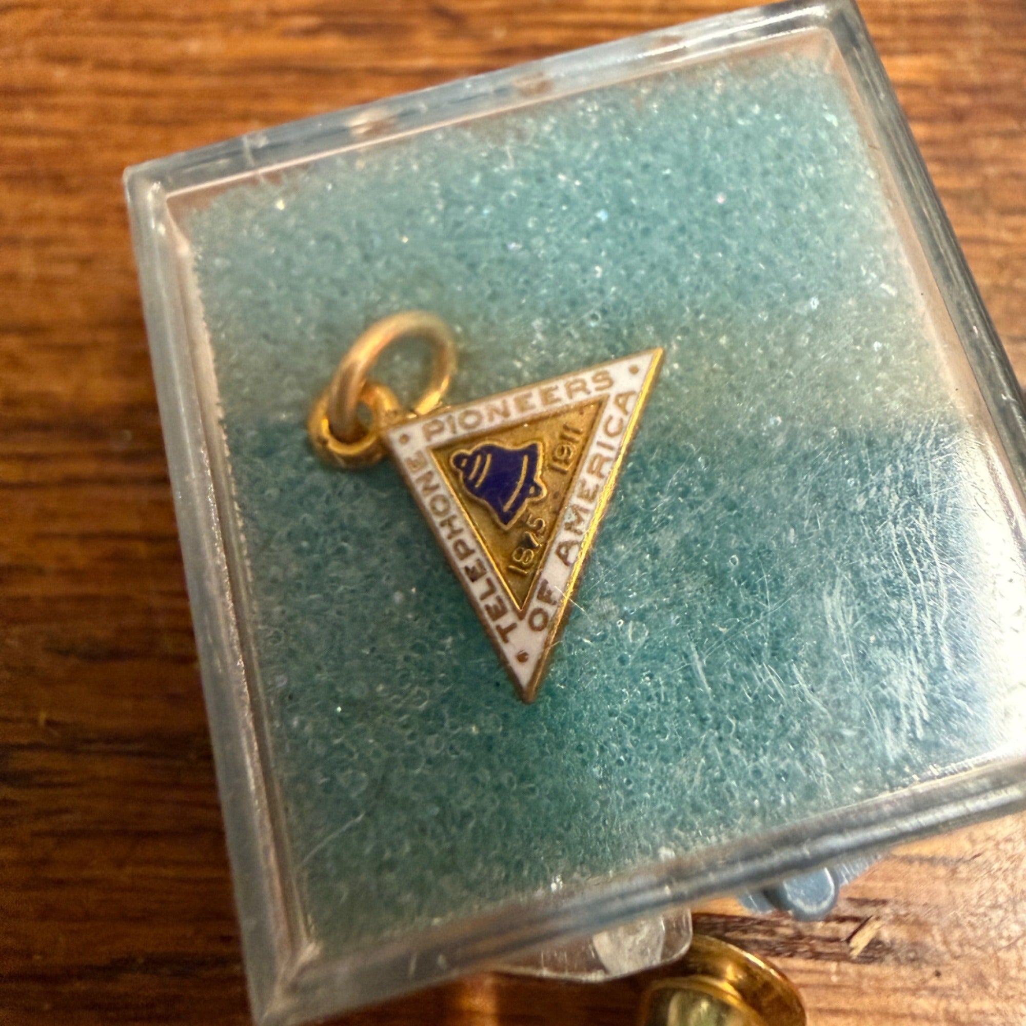Vintage Bell Systems Telephone Pioneer of America 1875-1911 Pendant Charm & Wisconsin Pin