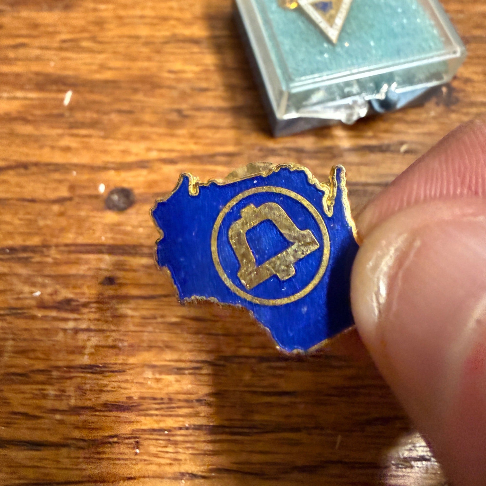 Vintage Bell Systems Telephone Pioneer of America 1875-1911 Pendant Charm & Wisconsin Pin