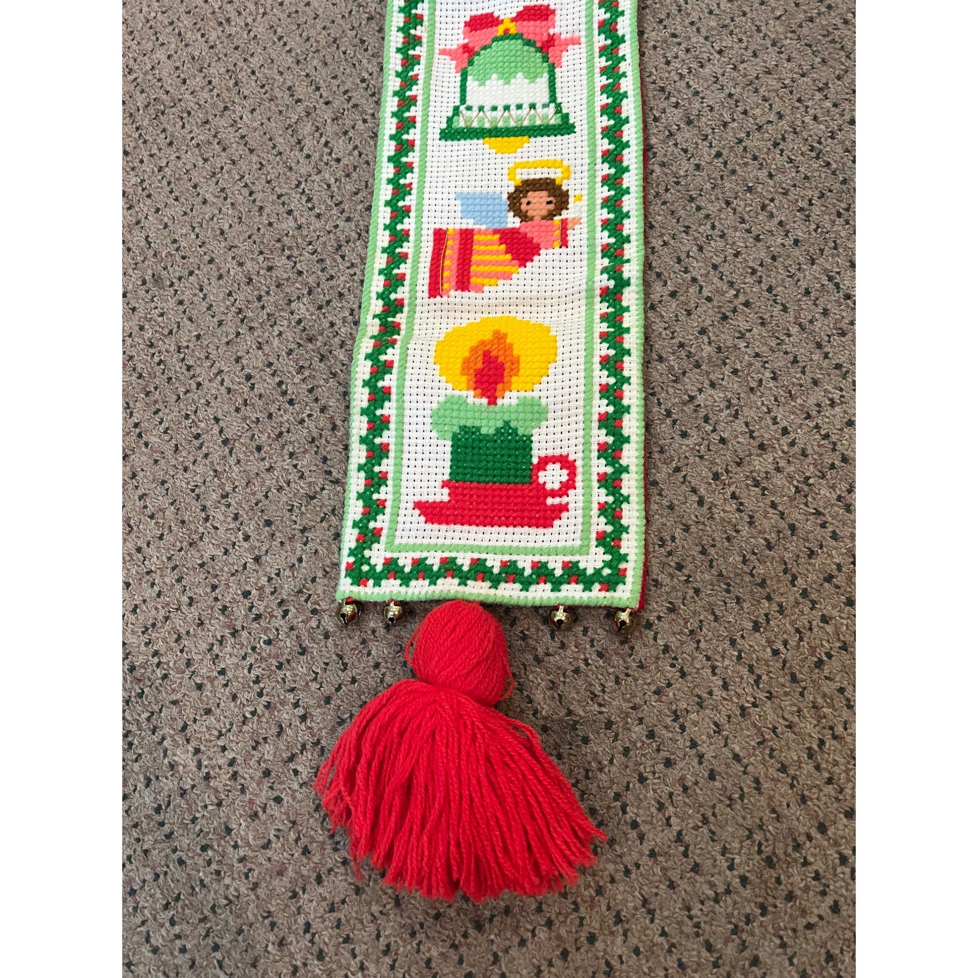 Vintage Christmas Bell Pull Decor Needlepoint Yarn Cross Stitch Hand Made 1980S