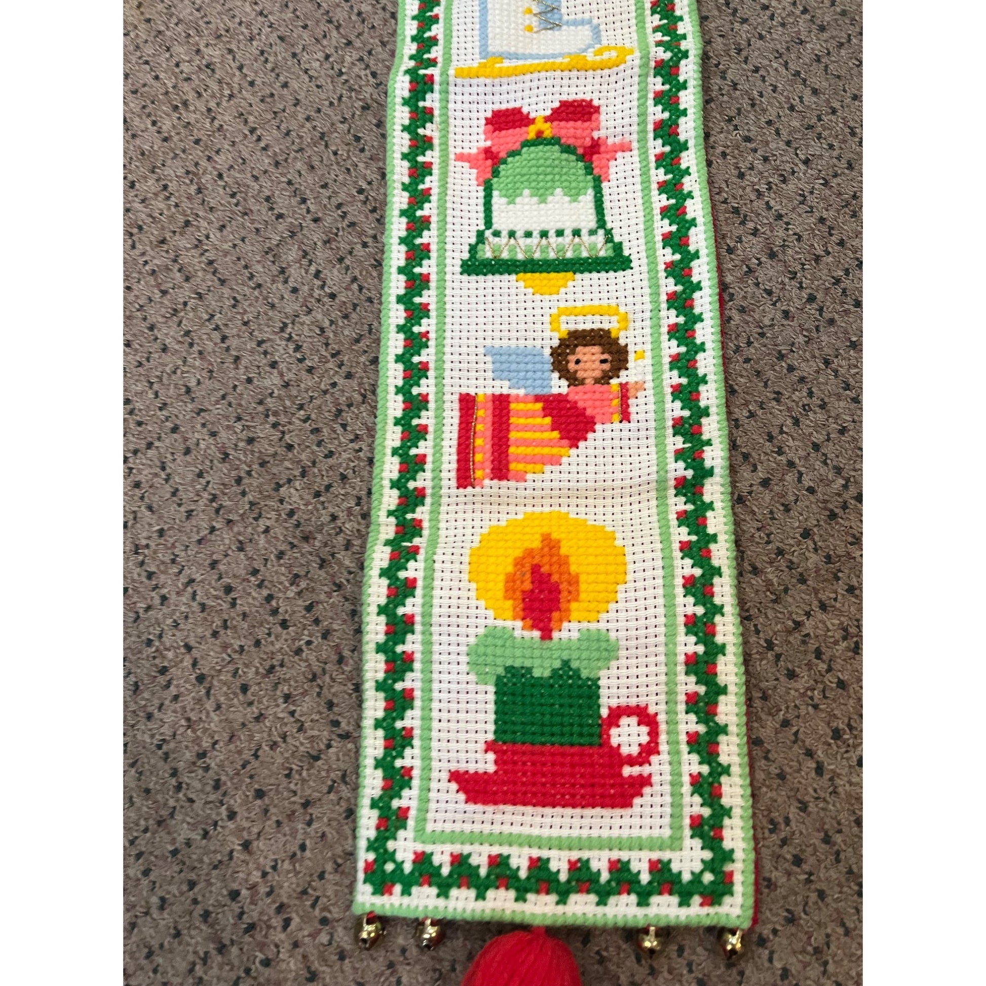 Vintage Christmas Bell Pull Decor Needlepoint Yarn Cross Stitch Hand Made 1980S