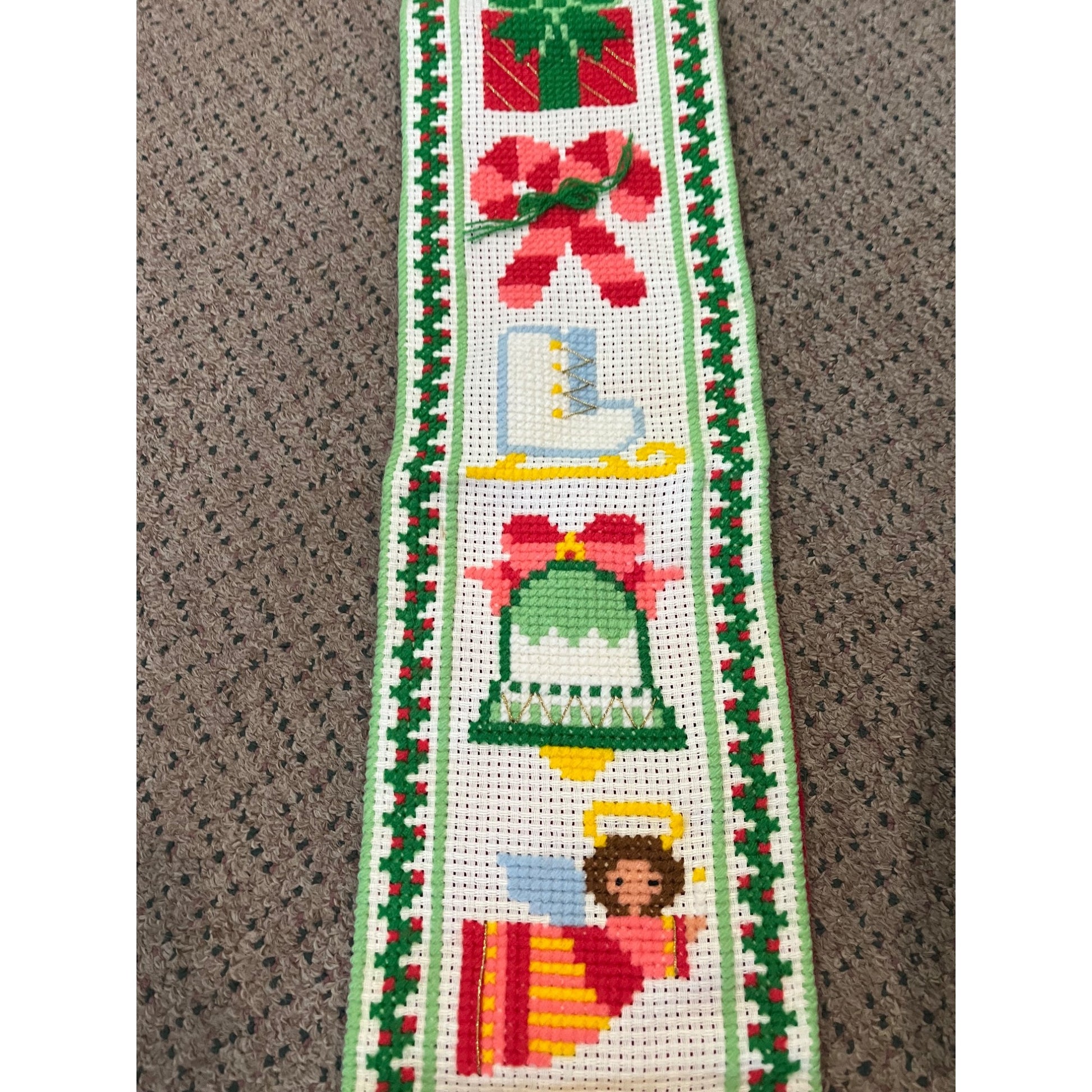 Vintage Christmas Bell Pull Decor Needlepoint Yarn Cross Stitch Hand Made 1980S