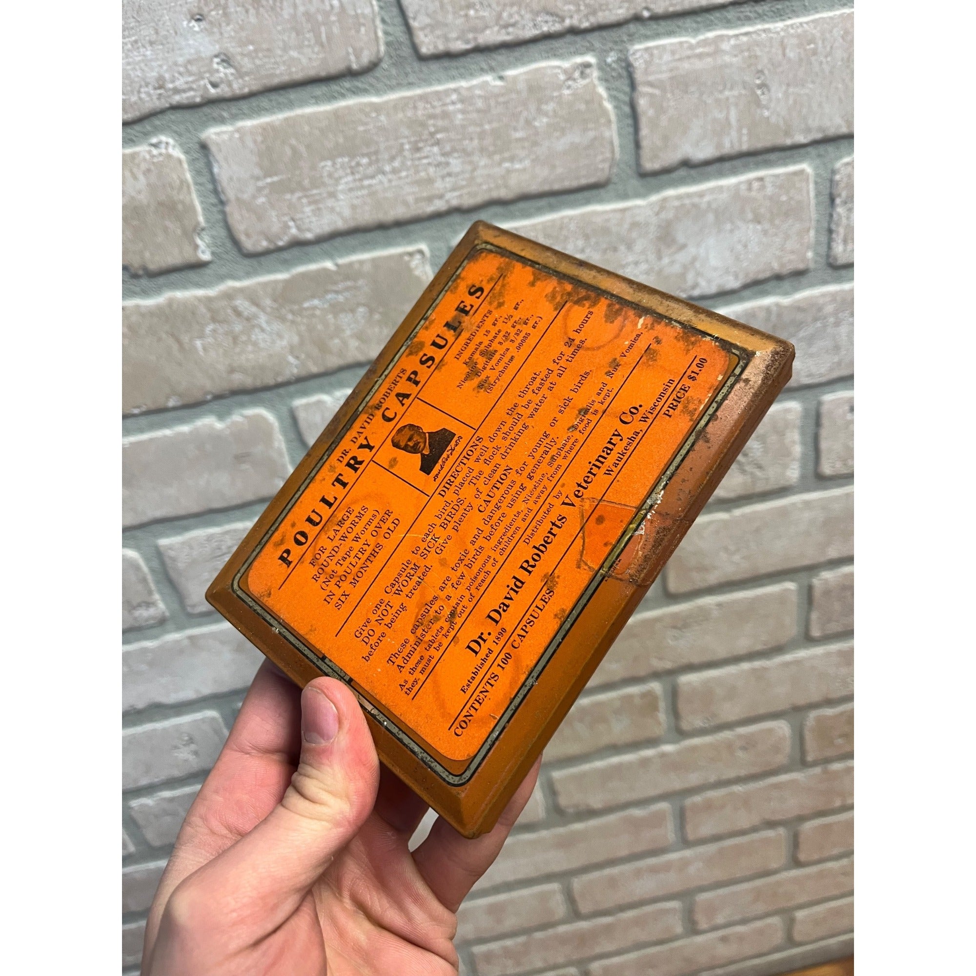 SCARCE Vintage Dr. David Roberts Poultry Capsules Medicine Tin FULL Waukesha Wis