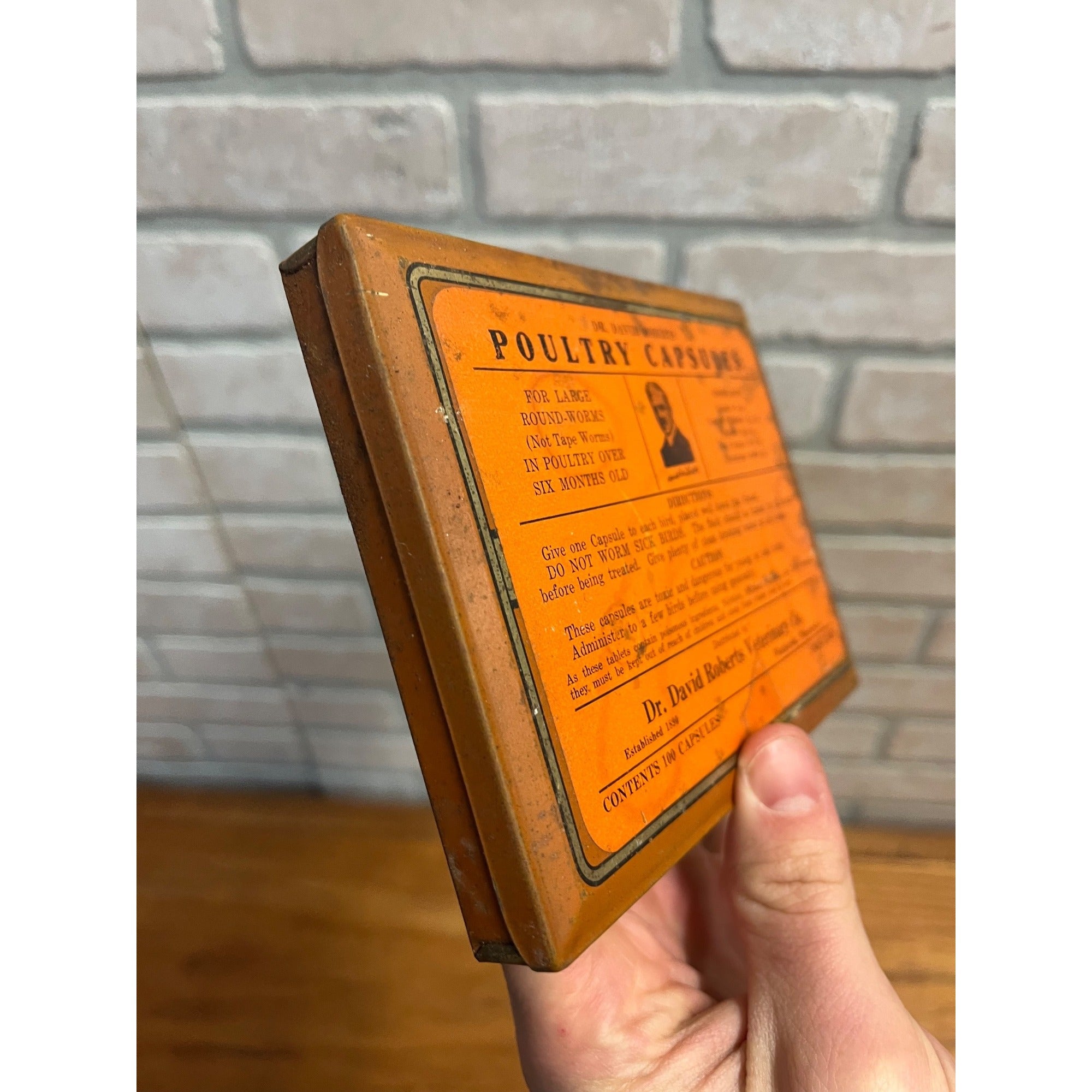 SCARCE Vintage Dr. David Roberts Poultry Capsules Medicine Tin FULL Waukesha Wis