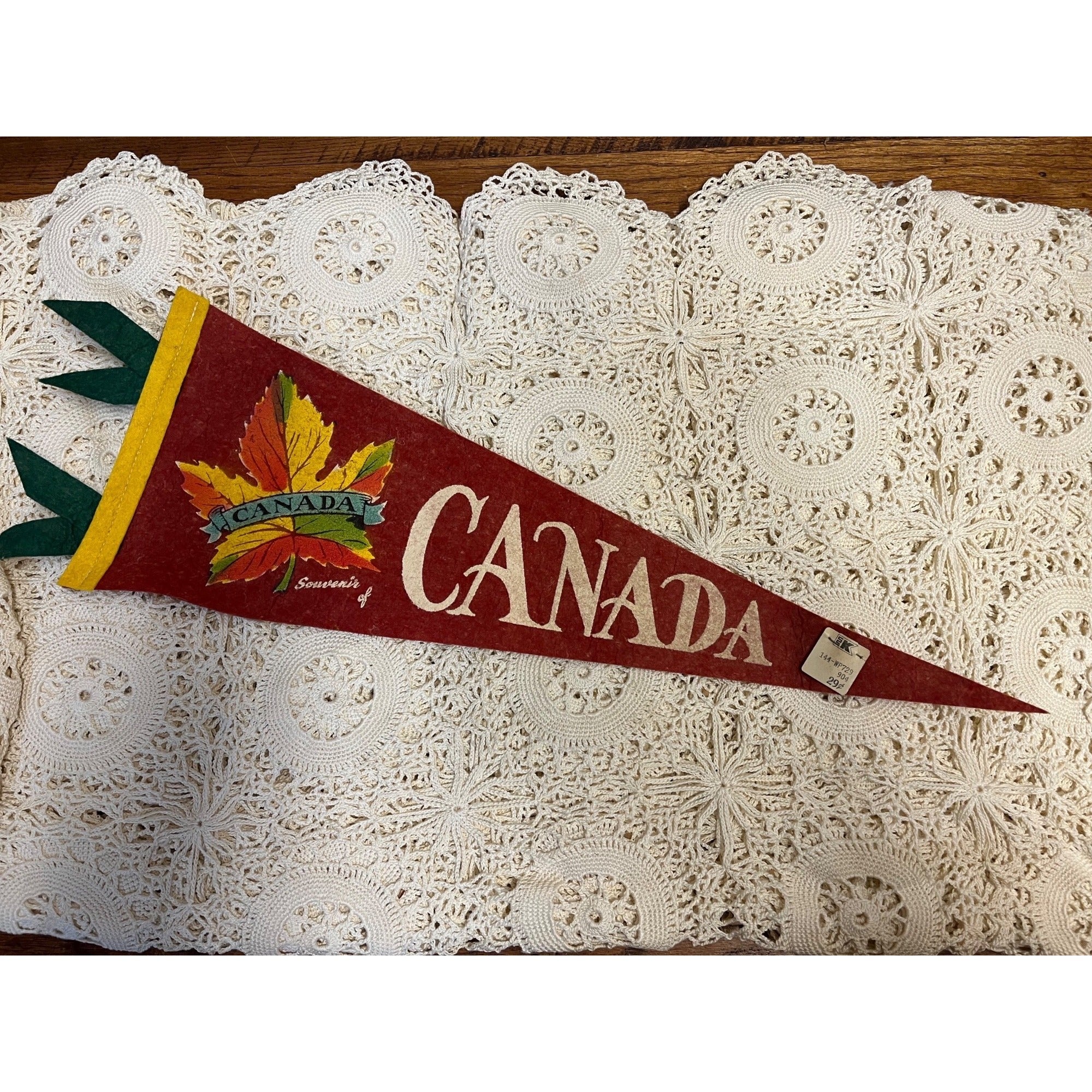 Vintage 1950s Canada Souvenir Travel Wall Felt Pennant Decor NOS w/ Tag 20" x 7"