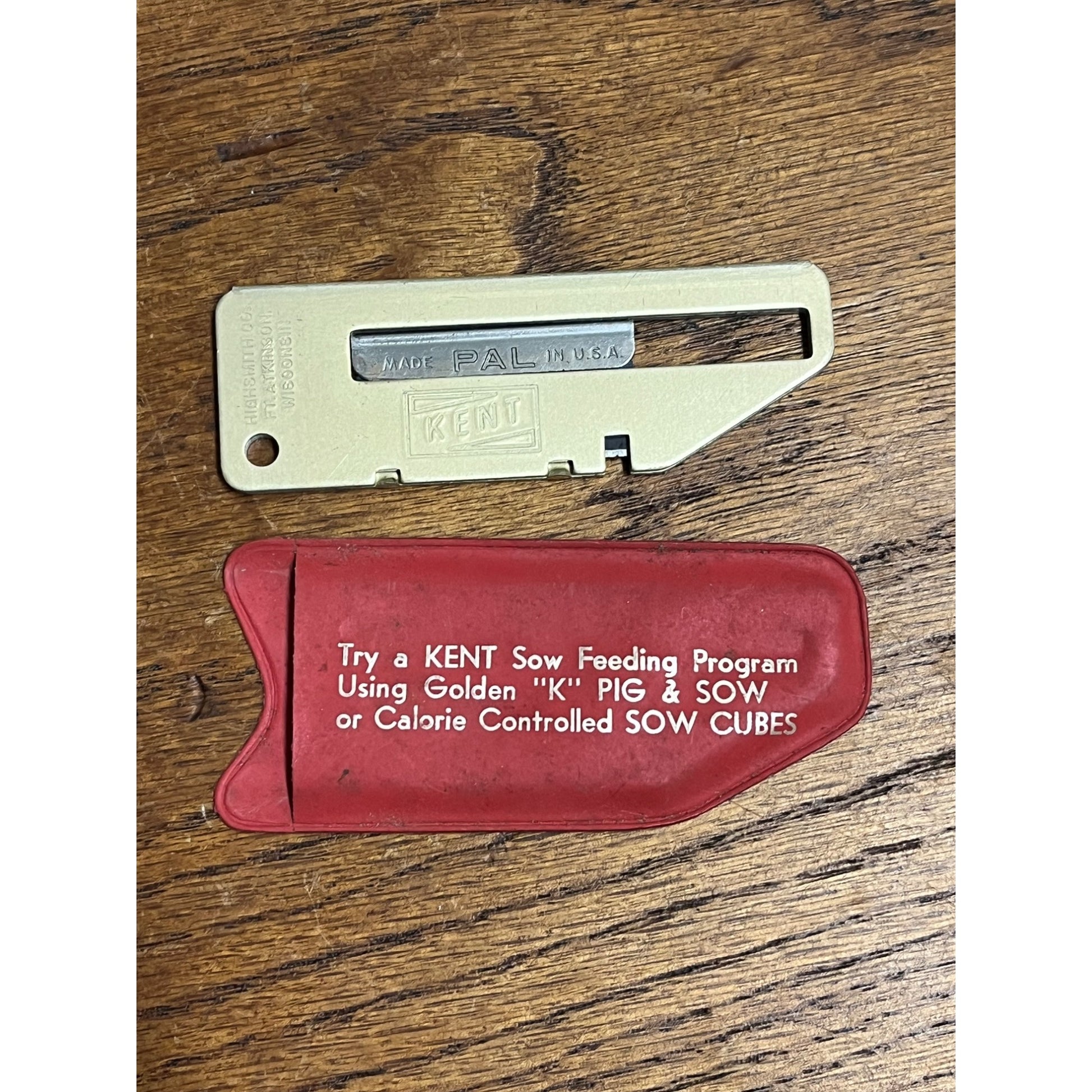 Vintage Box Cutter Razor Highsmith Co. Ft. Atkinson Wis Kent Feed Promo "k" Pig